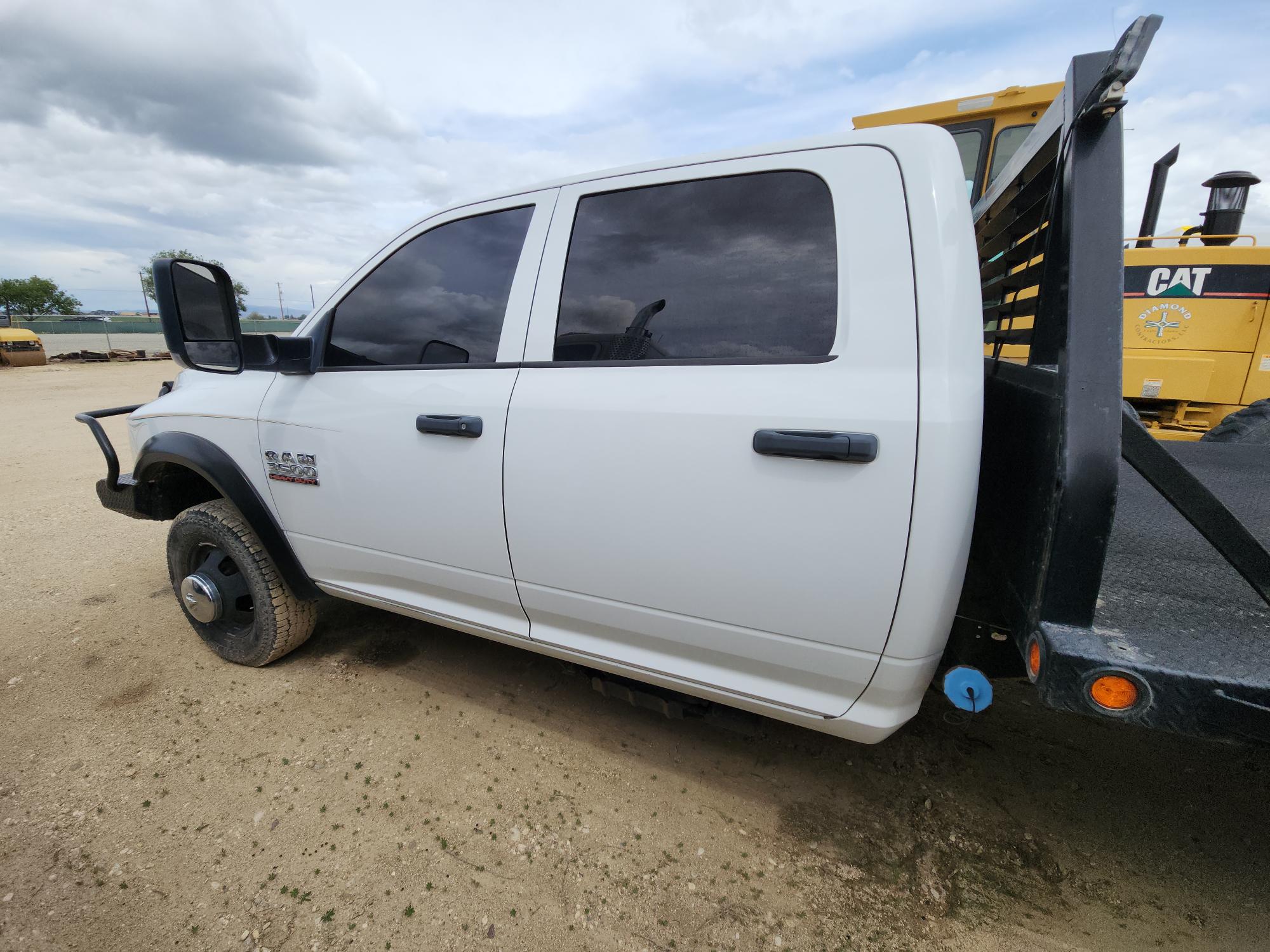 2015 RAM  3500 HD Flatbed Gooseneck - view 3 of 21