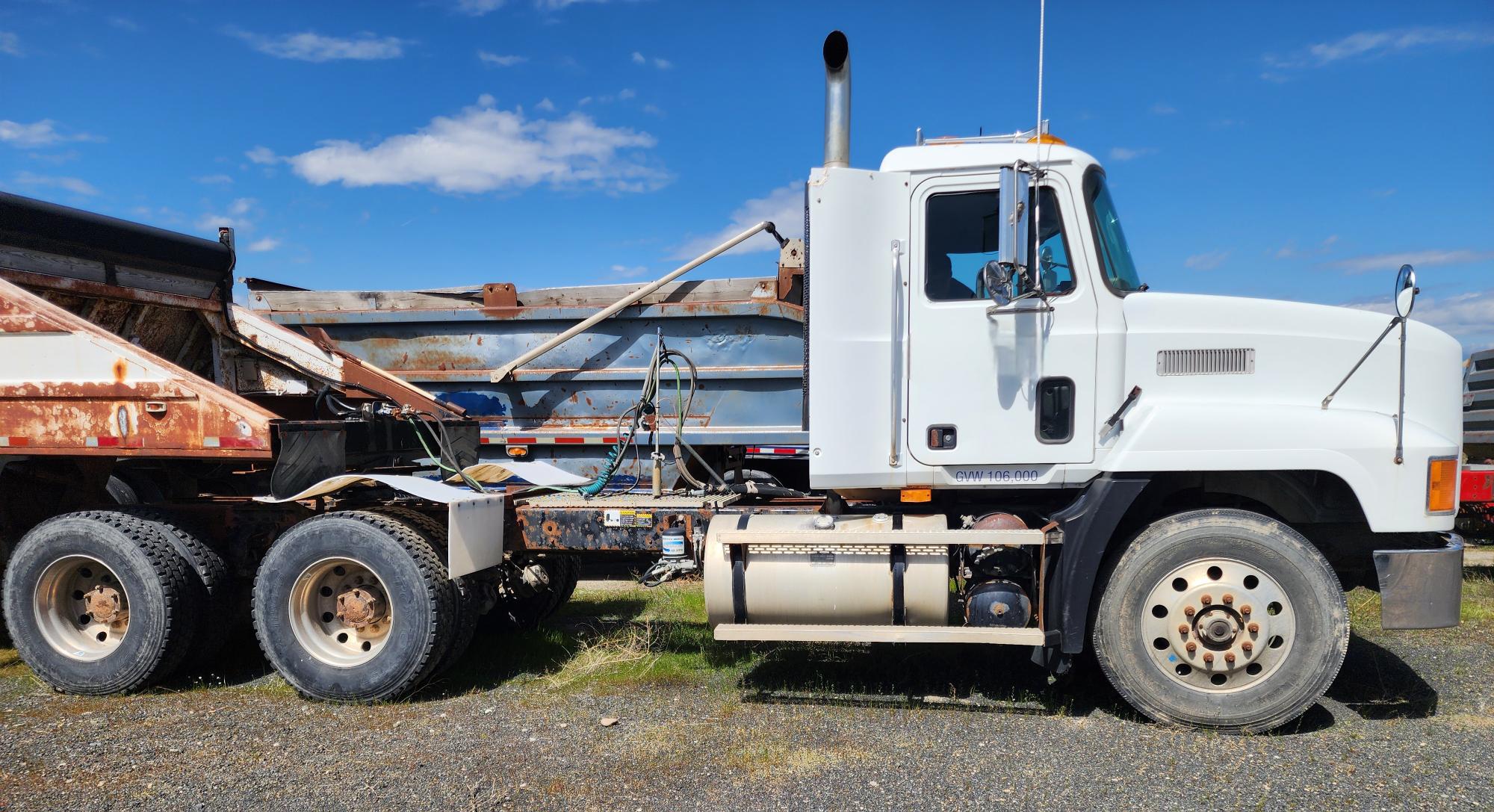 1998 MACK CH613 - Image 2