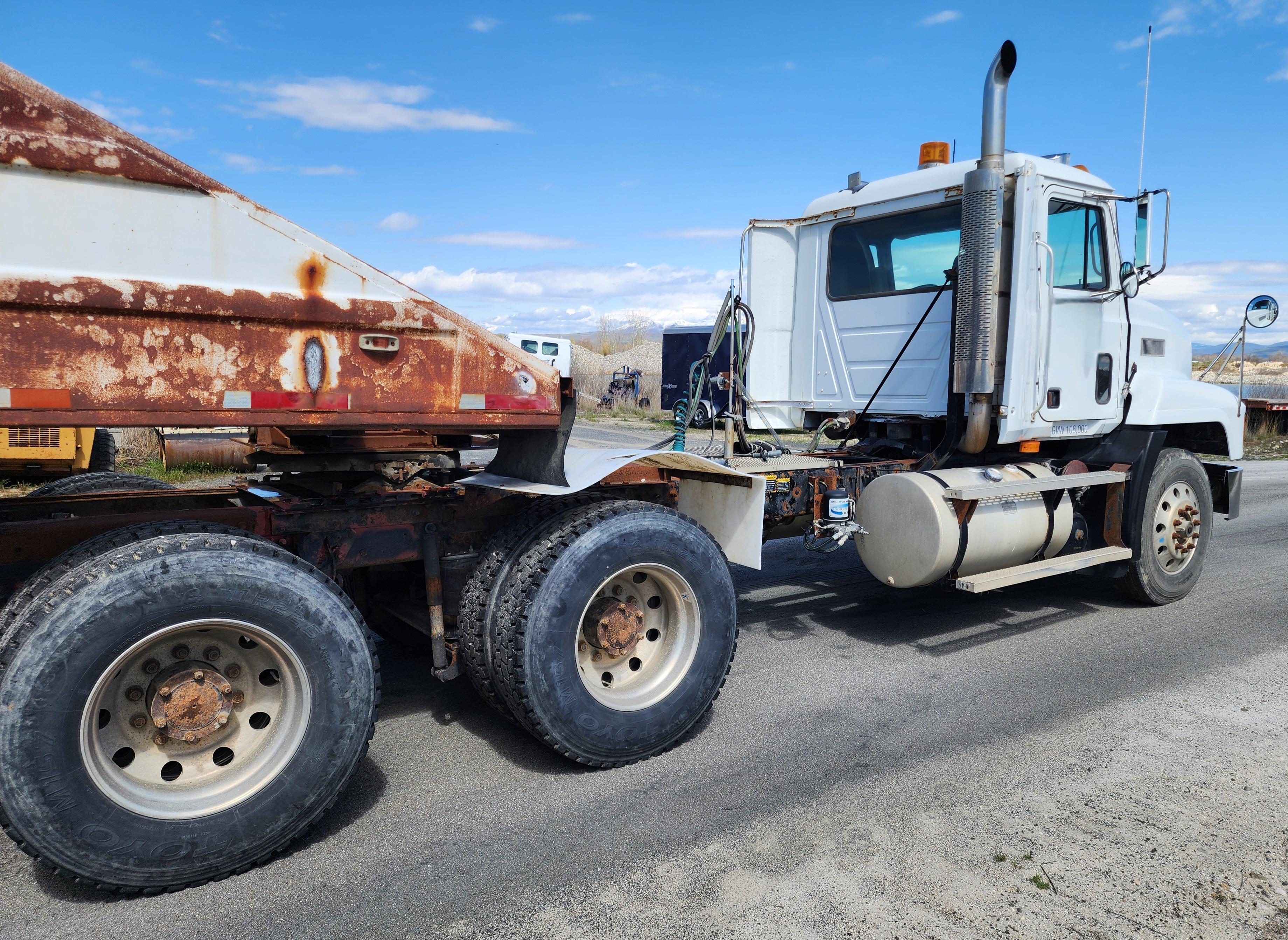 1998 MACK CH613 - Image 9
