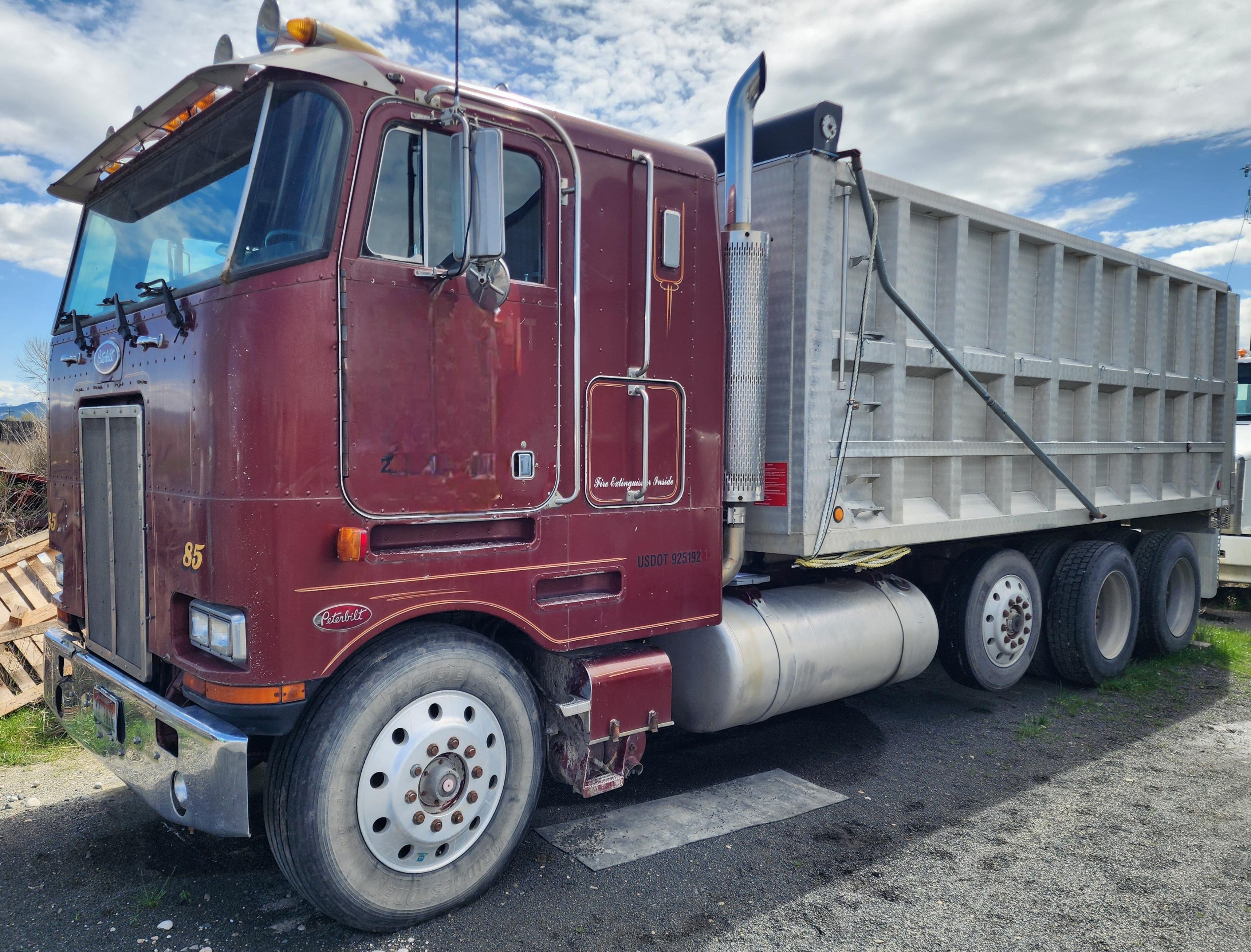 1985 PETERBILT 362