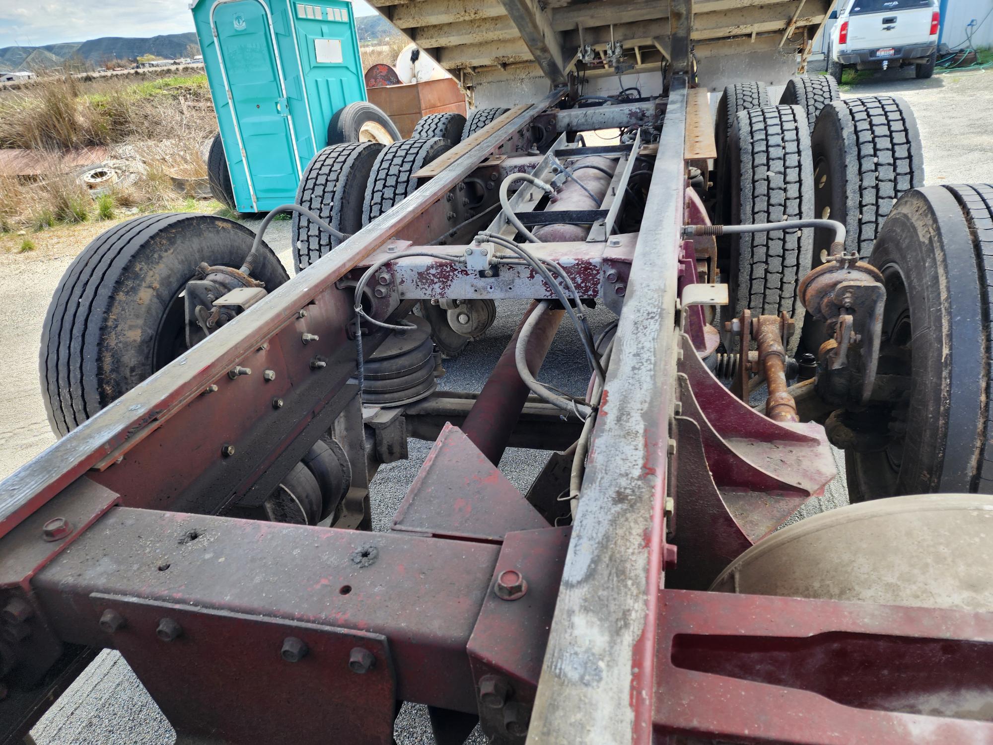 1985 PETERBILT 362 - Image 39