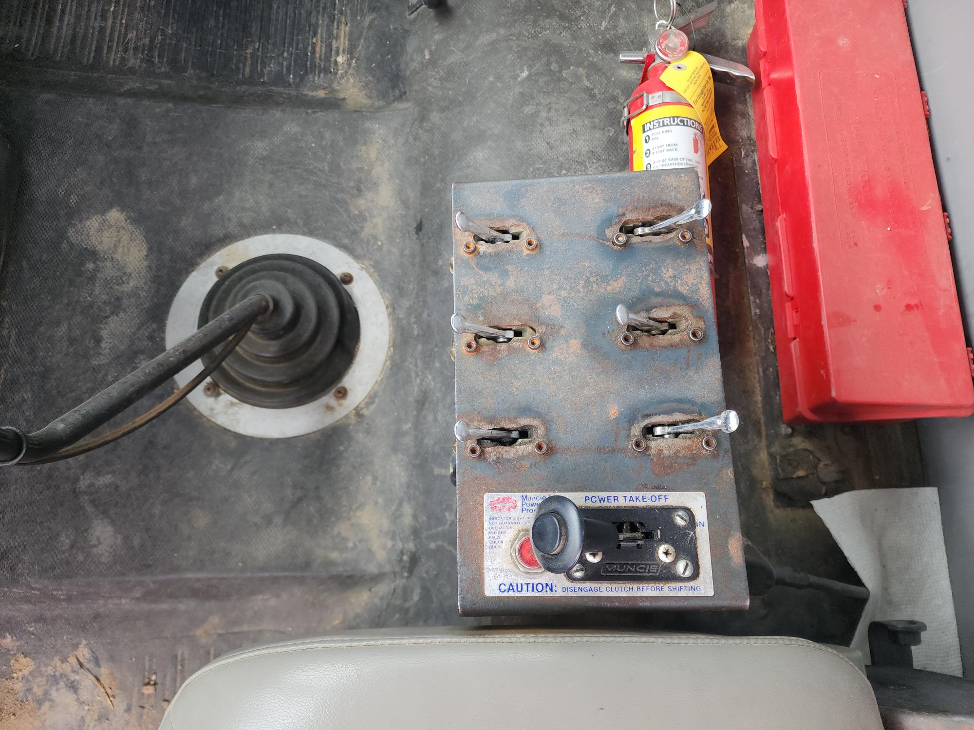 1999 FREIGHTLINER FL70 - view 12 of 31