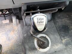 1999 FREIGHTLINER FL70 - Image 13