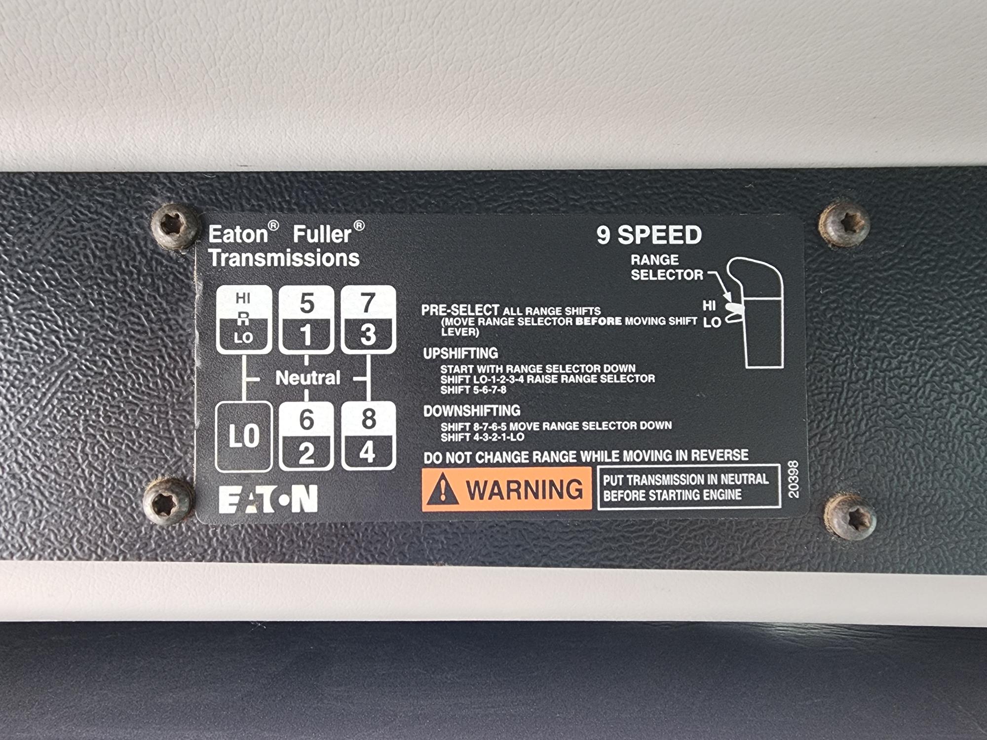 1999 FREIGHTLINER FL70 - Image 14