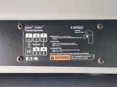 1999 FREIGHTLINER FL70 - Image 14