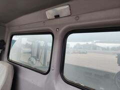 1999 FREIGHTLINER FL70 - Image 18