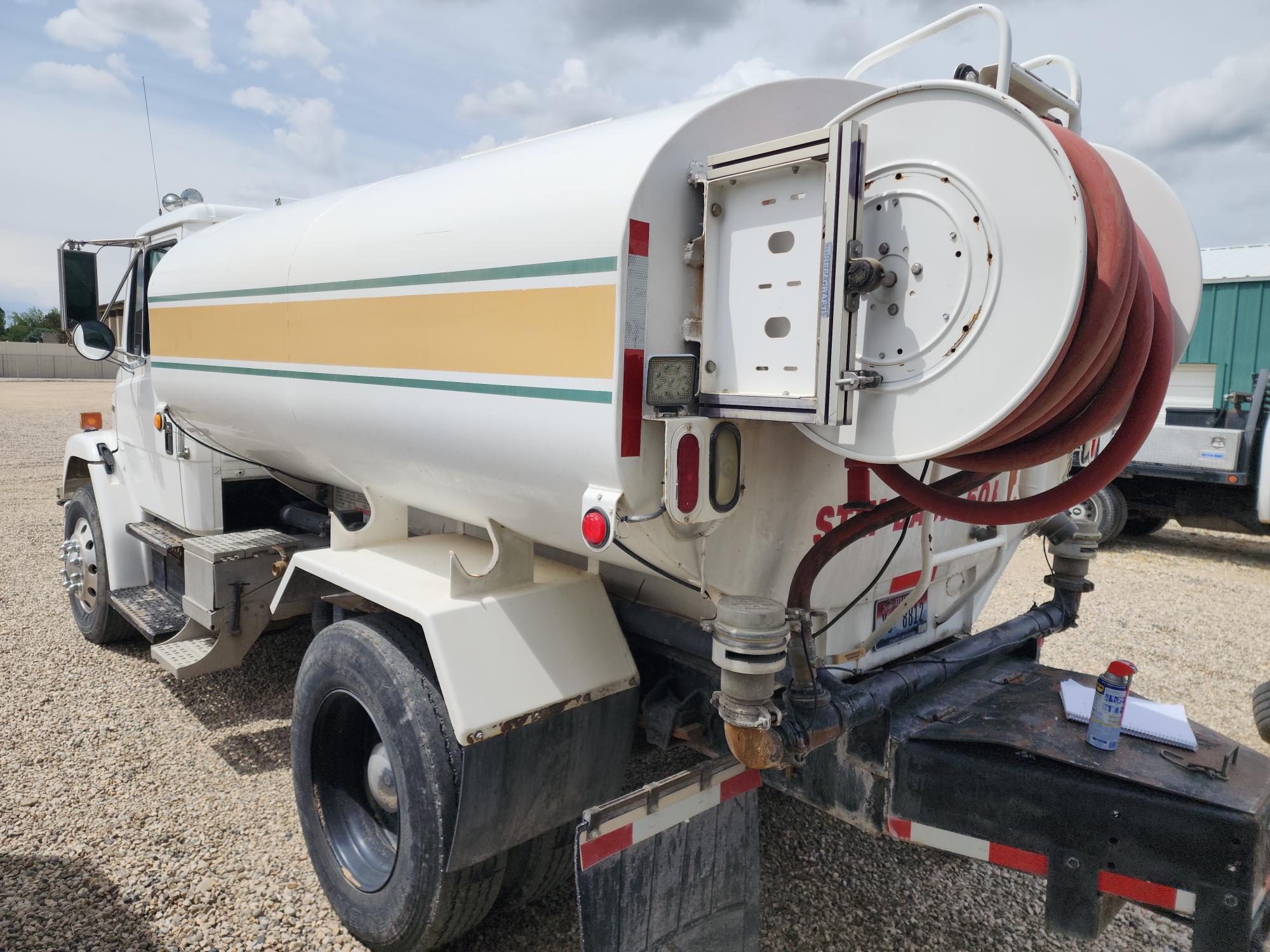 1999 FREIGHTLINER FL70 - Image 2