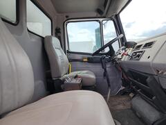 1999 FREIGHTLINER FL70 - Image 23