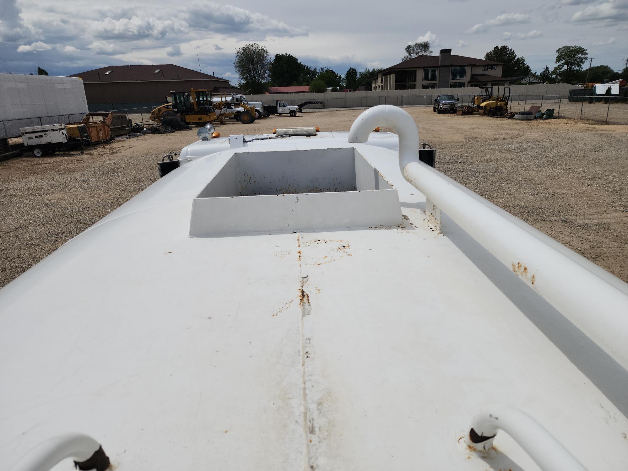 1999 FREIGHTLINER FL70 - Image 27