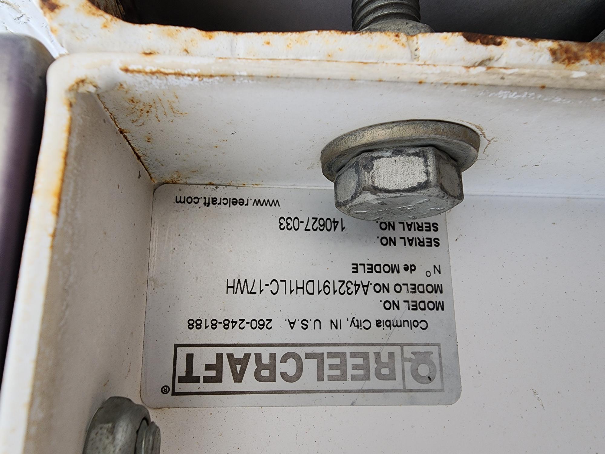 1999 FREIGHTLINER FL70 - Image 28