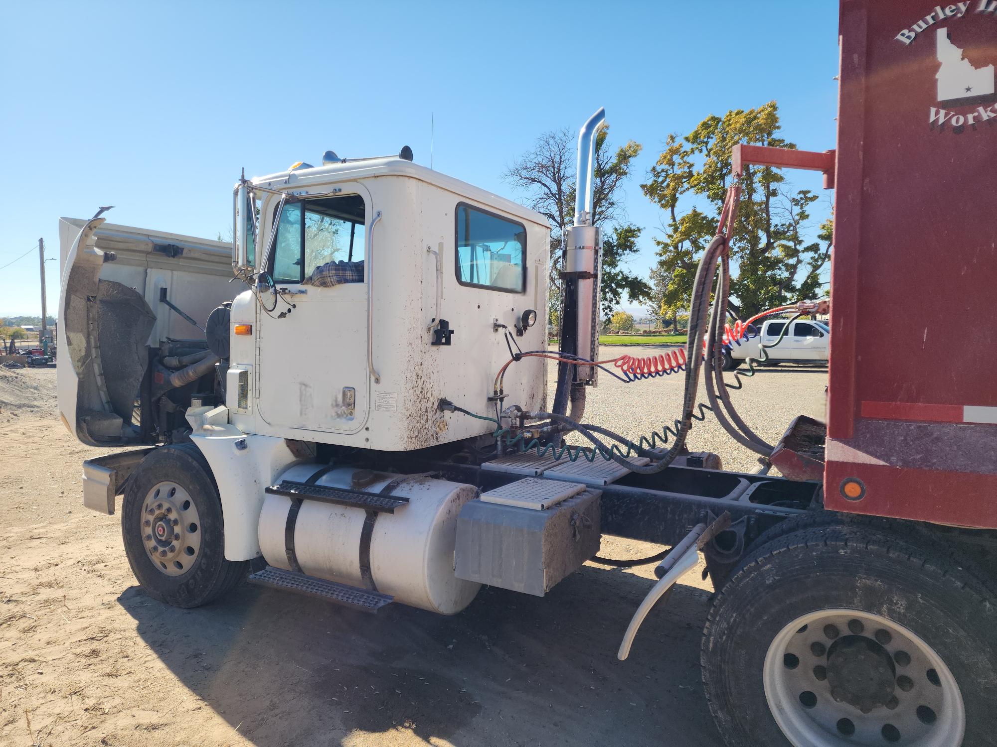 1998 INTERNATIONAL 9100 6x4 Day Cab - Image 4