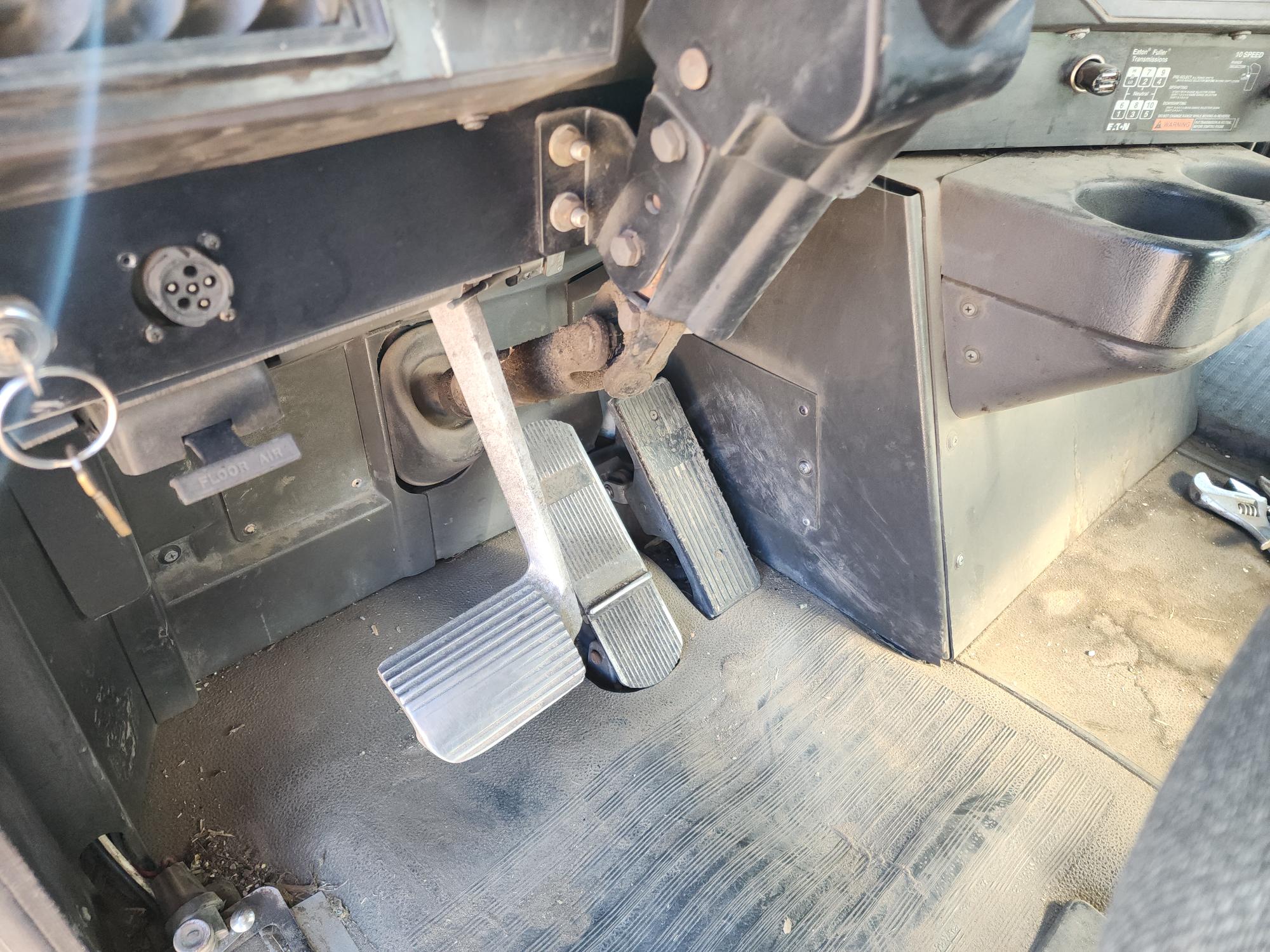 1998 INTERNATIONAL 9100 6x4 Day Cab - view 15 of 38