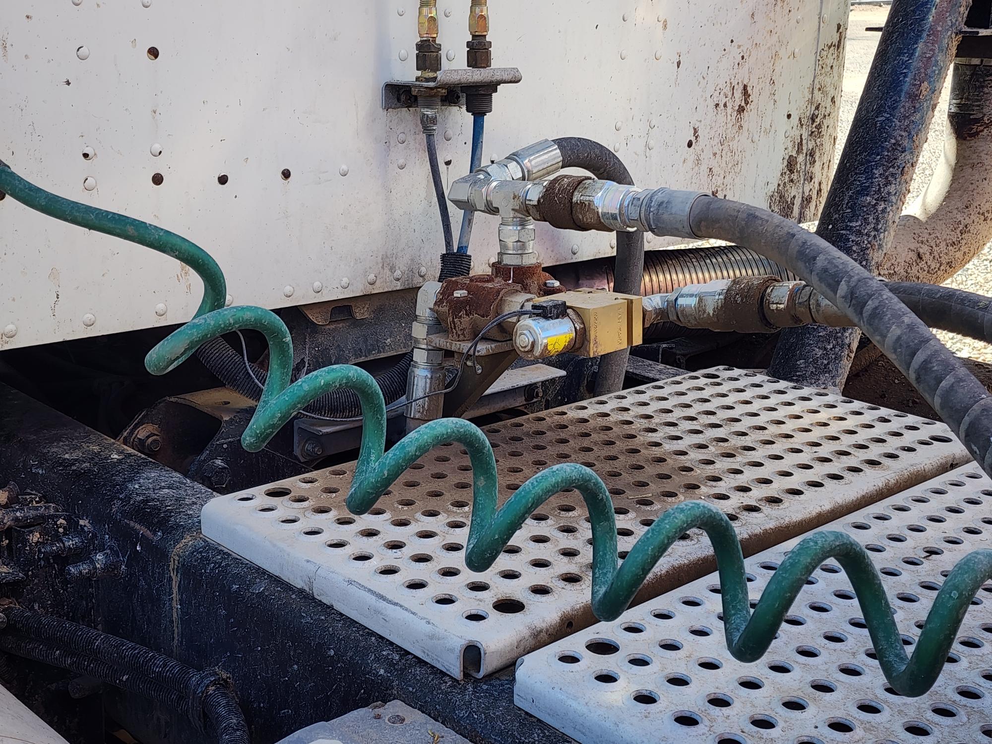 1998 INTERNATIONAL 9100 6x4 Day Cab - Image 5