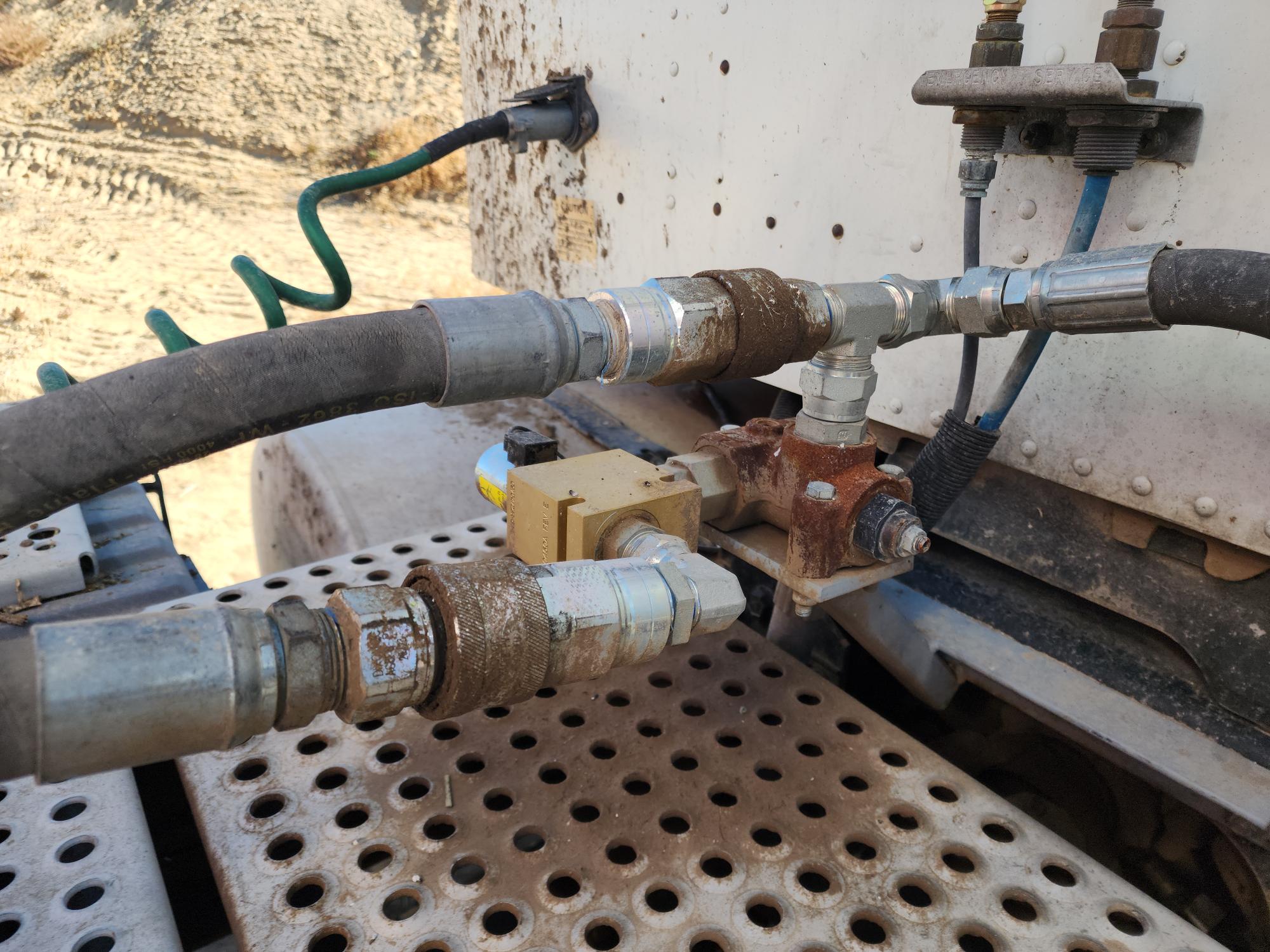 1998 INTERNATIONAL 9100 6x4 Day Cab - Image 38