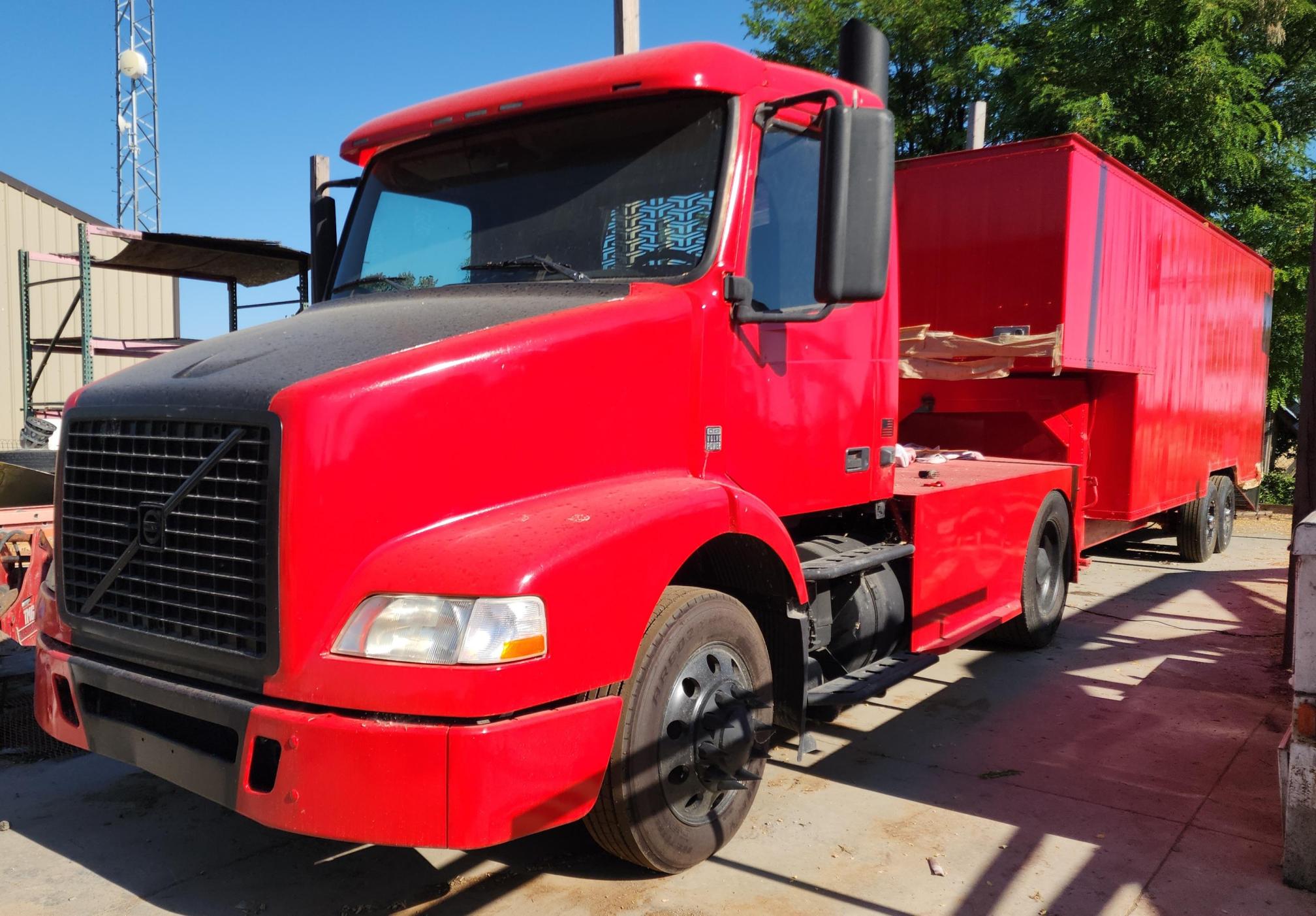 2008 VOLVO VNM D13 4x2