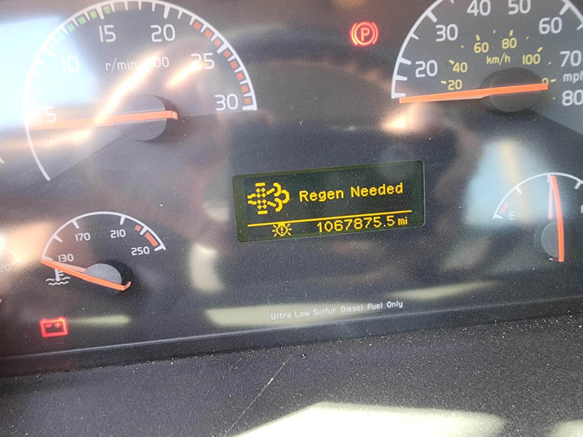 2008 VOLVO VNM D13 4x2 - Image 10