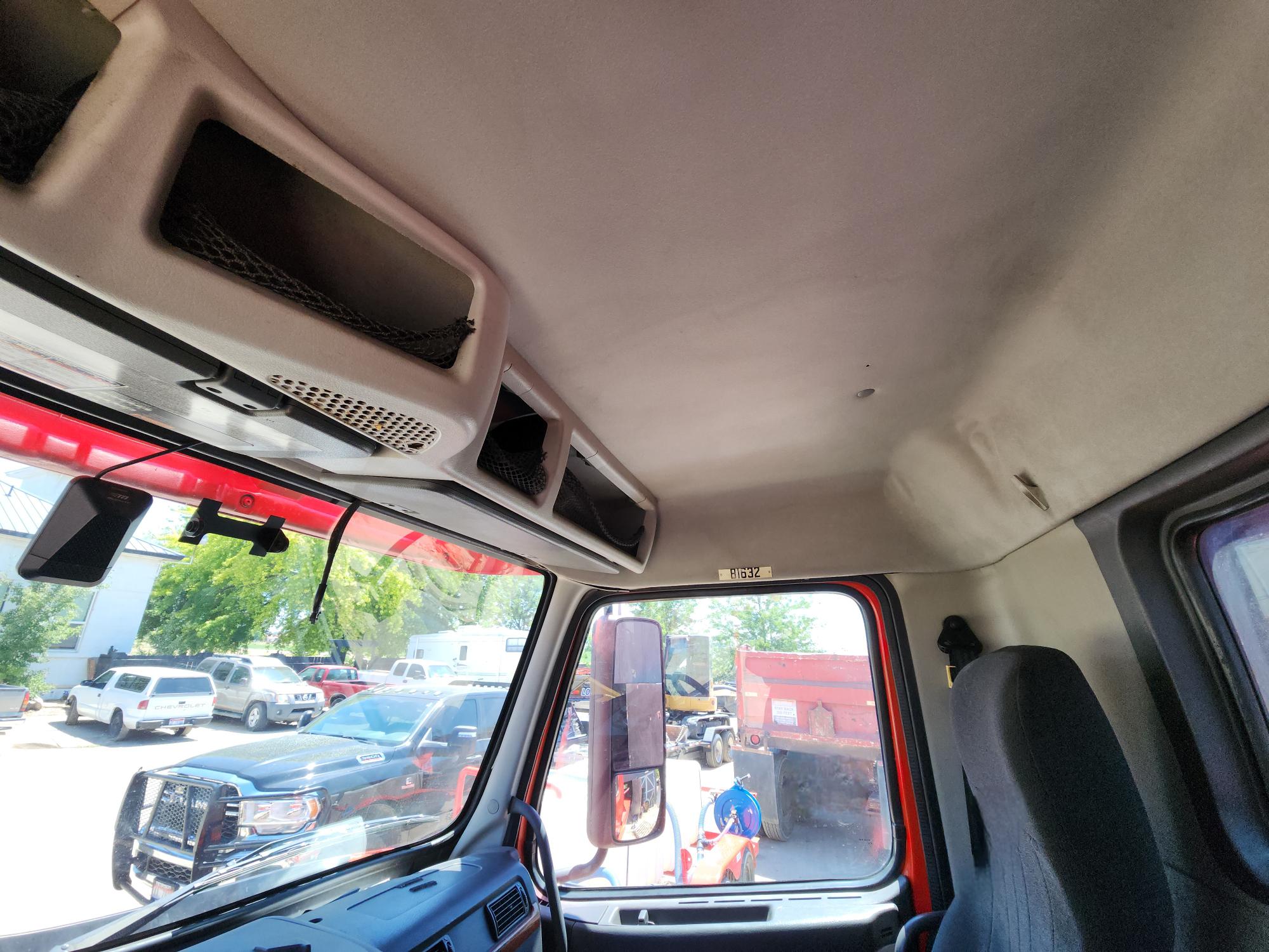 2008 VOLVO VNM D13 4x2 - Image 17