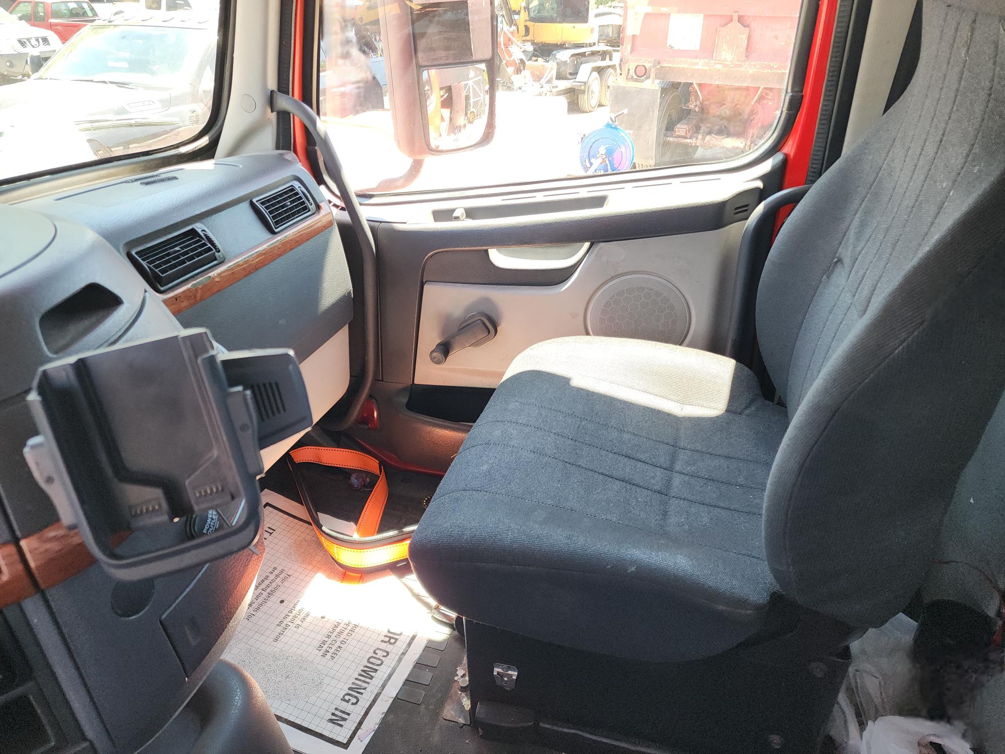 2008 VOLVO VNM D13 4x2 - Image 18