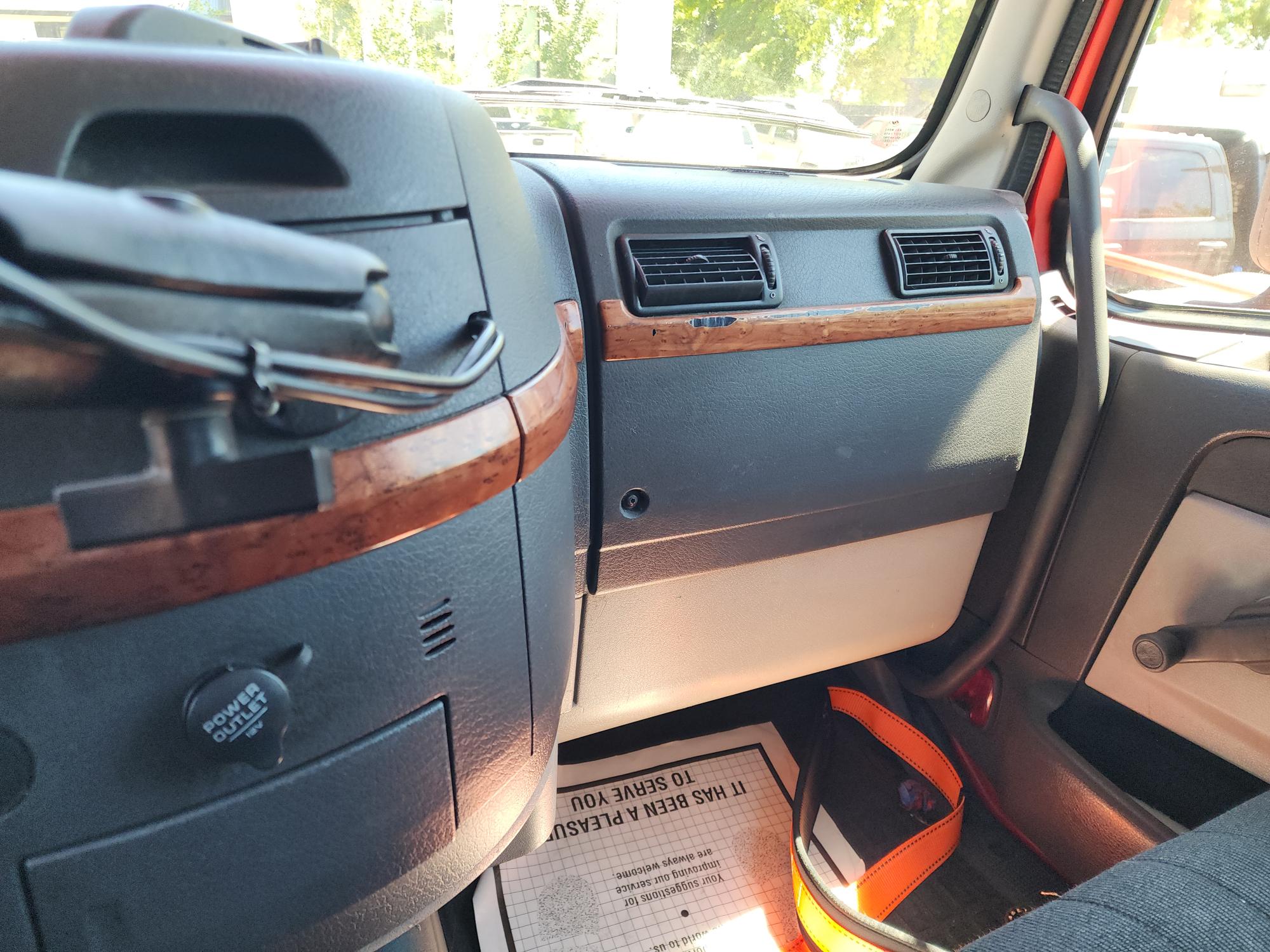 2008 VOLVO VNM D13 4x2 - Image 19