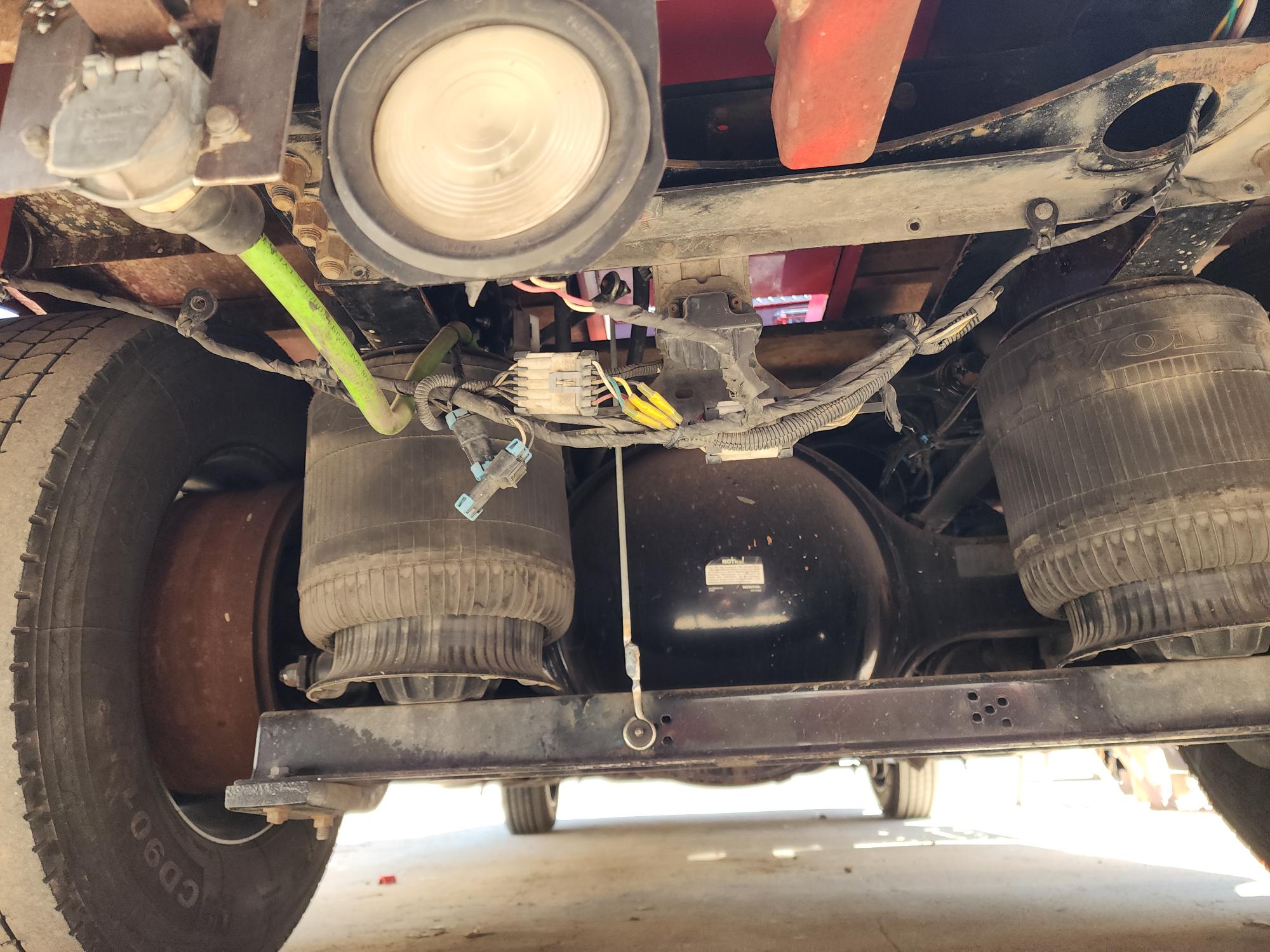 2008 VOLVO VNM D13 4x2 - Image 21