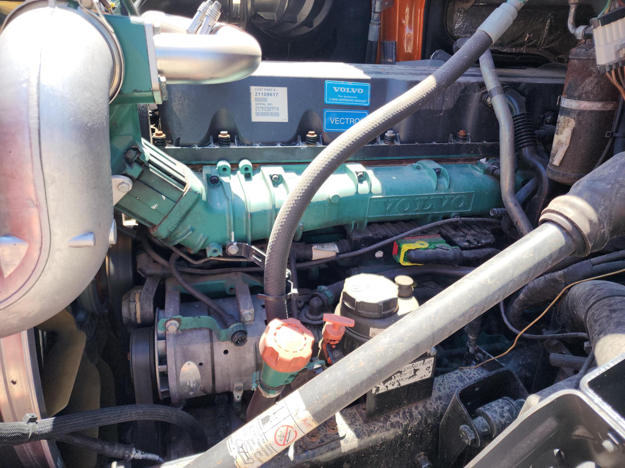 2008 VOLVO VNM D13 4x2 - Image 25