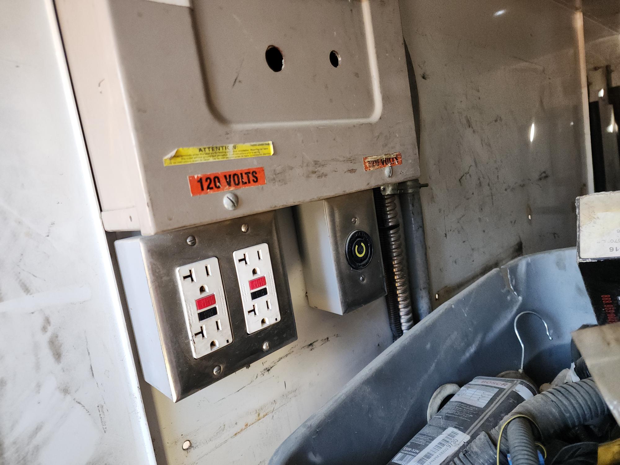 2009 CHEVROLET KODIAK C5500 Service Truck - Image 27