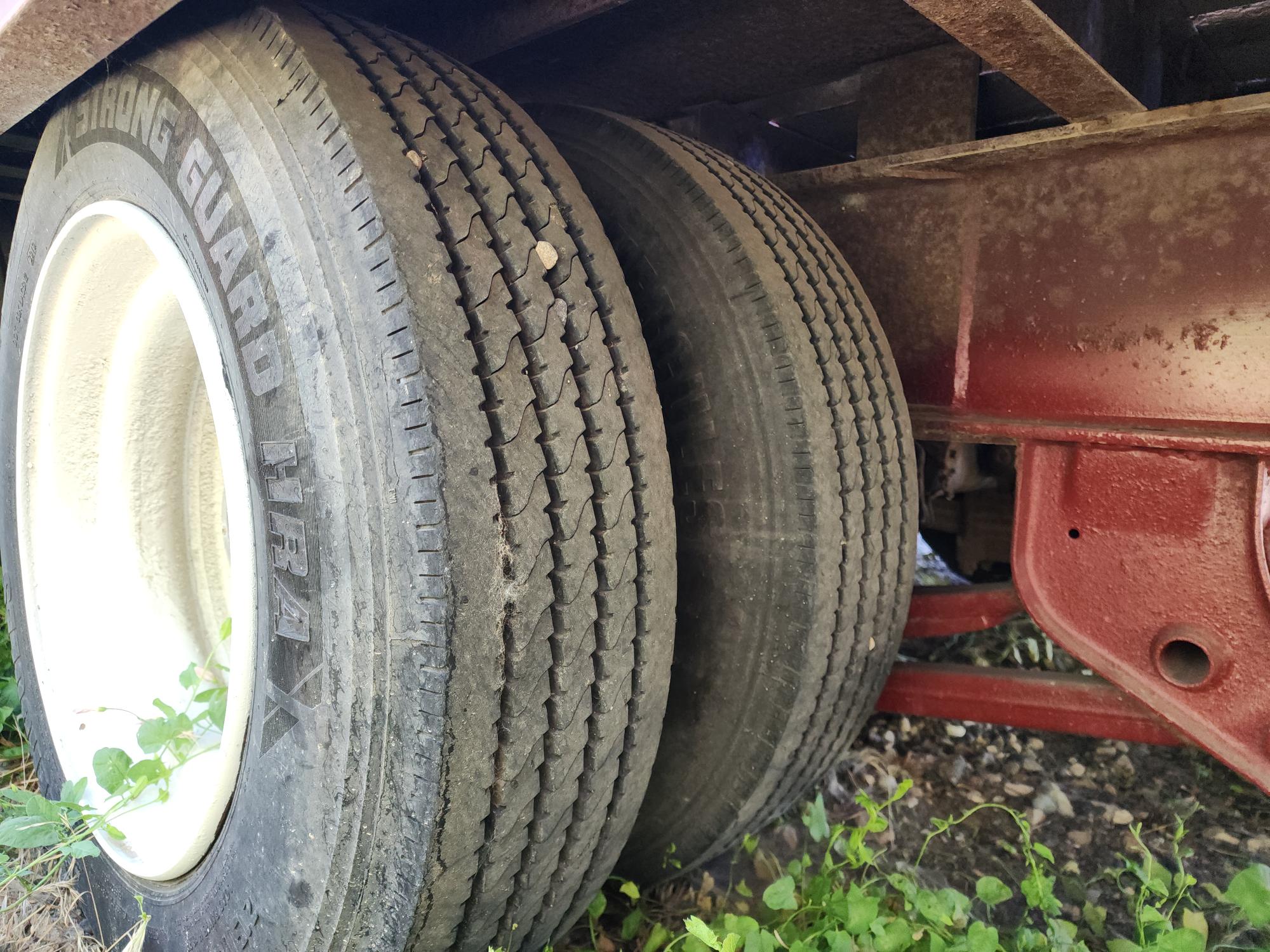 1999 TRAIL KING TK40LP-2400 Tilt Deck - Image 6