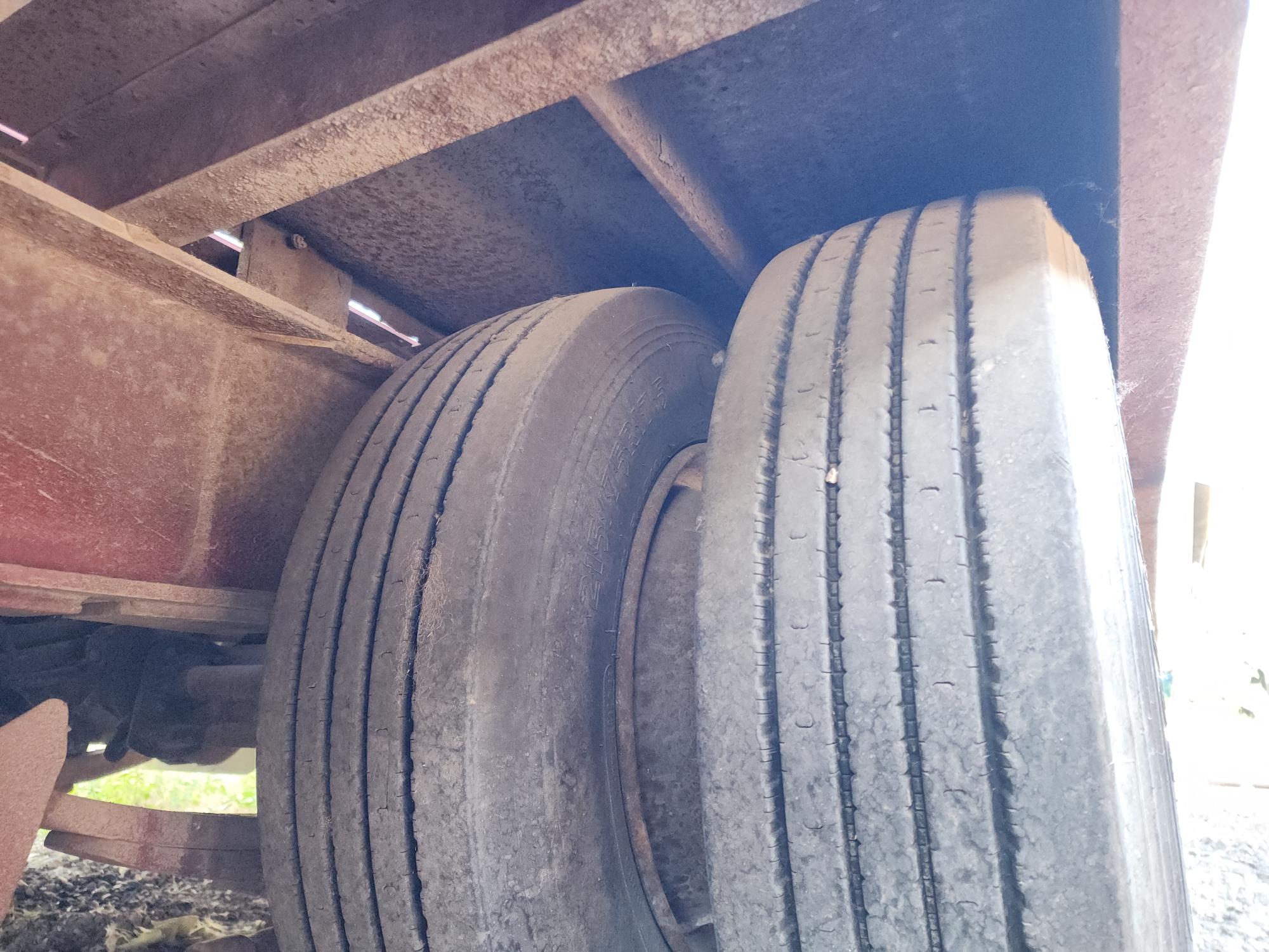 1999 TRAIL KING TK40LP-2400 Tilt Deck - view 8 of 8