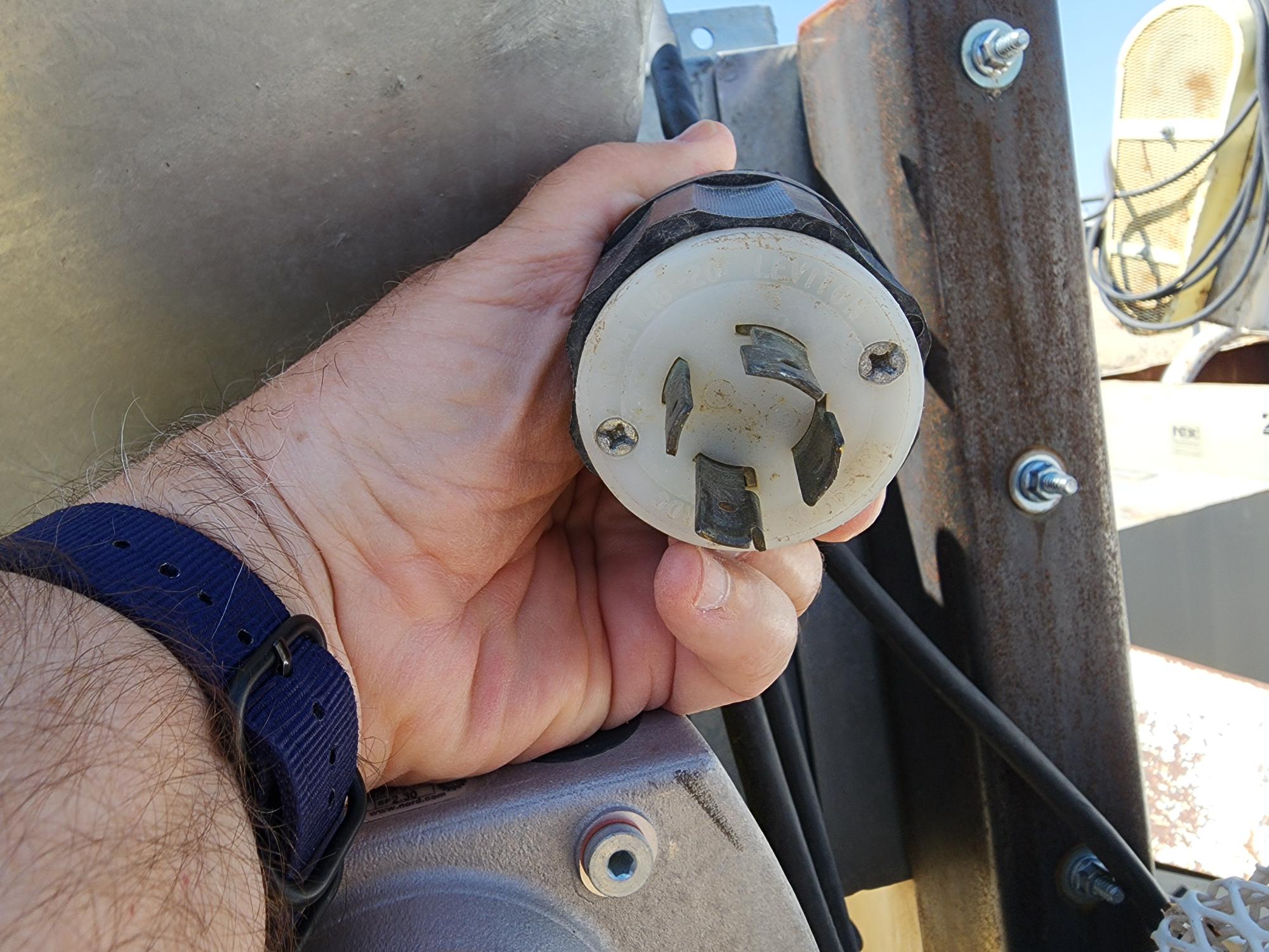 2000 CUSTOM MADE 12 ft x 5 ft DH Portable Conveyor - Image 5