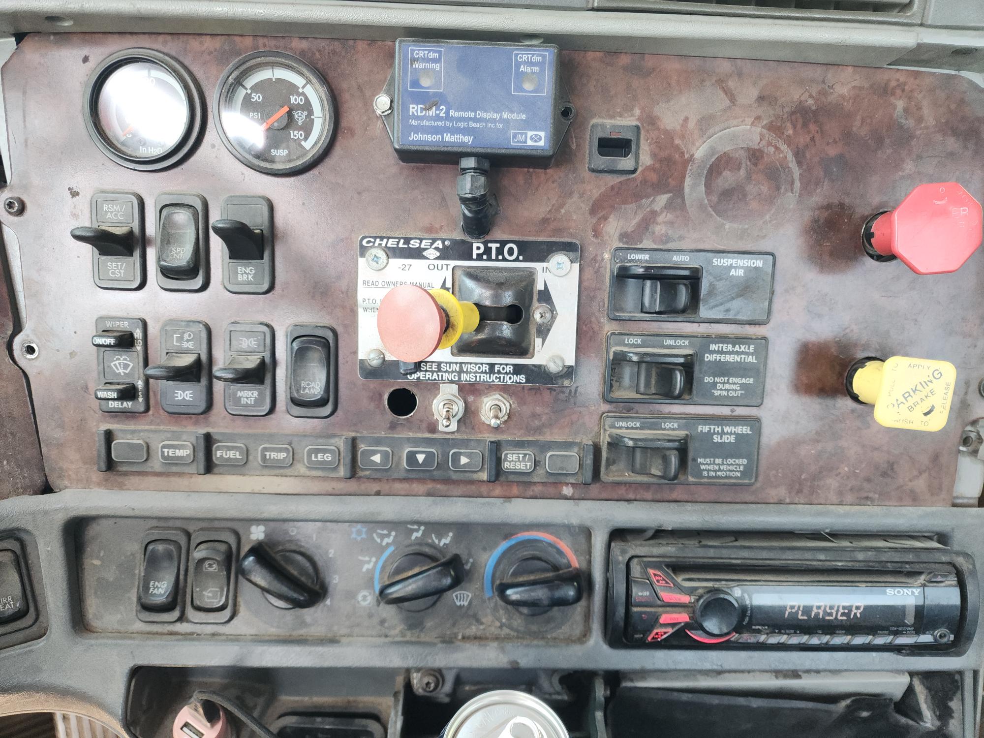 1999 FREIGHTLINER FL110 - view 10 of 44