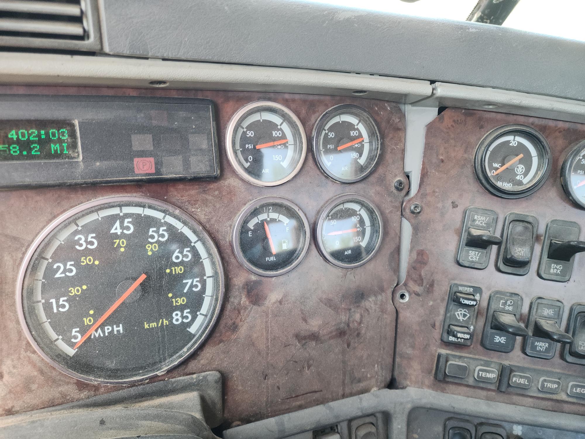 1999 FREIGHTLINER FL110 - view 11 of 44