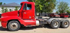 1999 FREIGHTLINER FL110 - Image 1