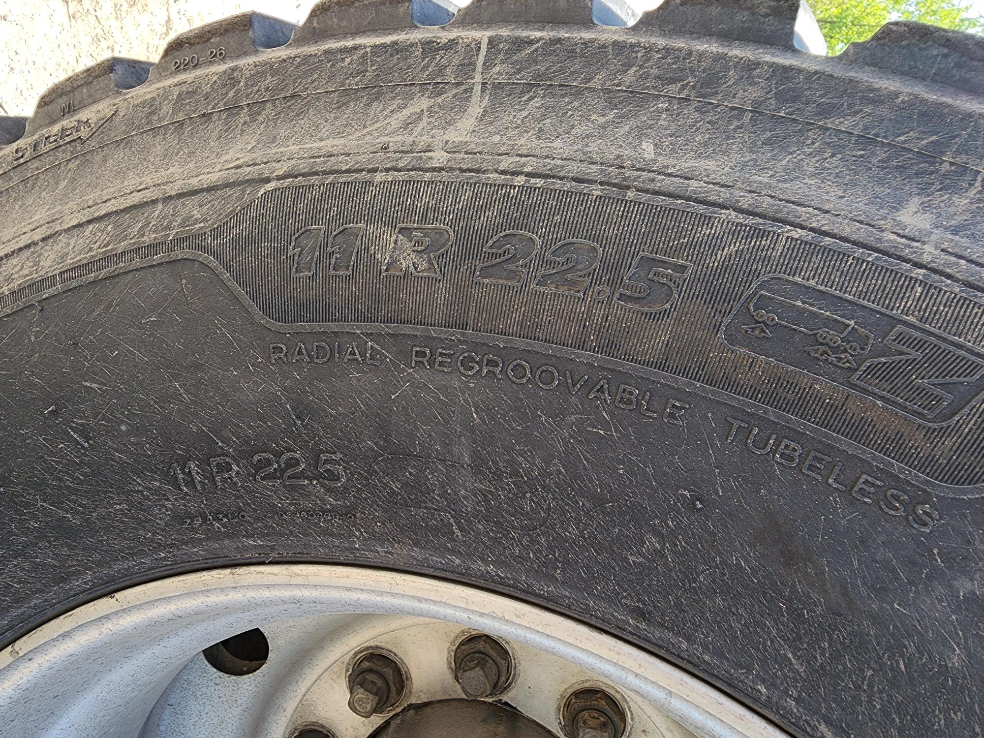 1999 FREIGHTLINER FL110 - Image 20