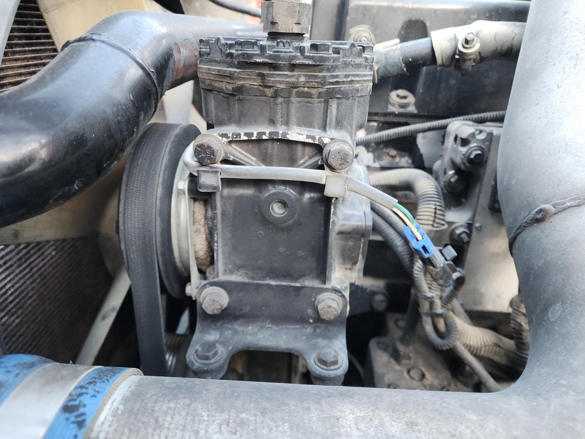 1999 FREIGHTLINER FL110 - Image 35