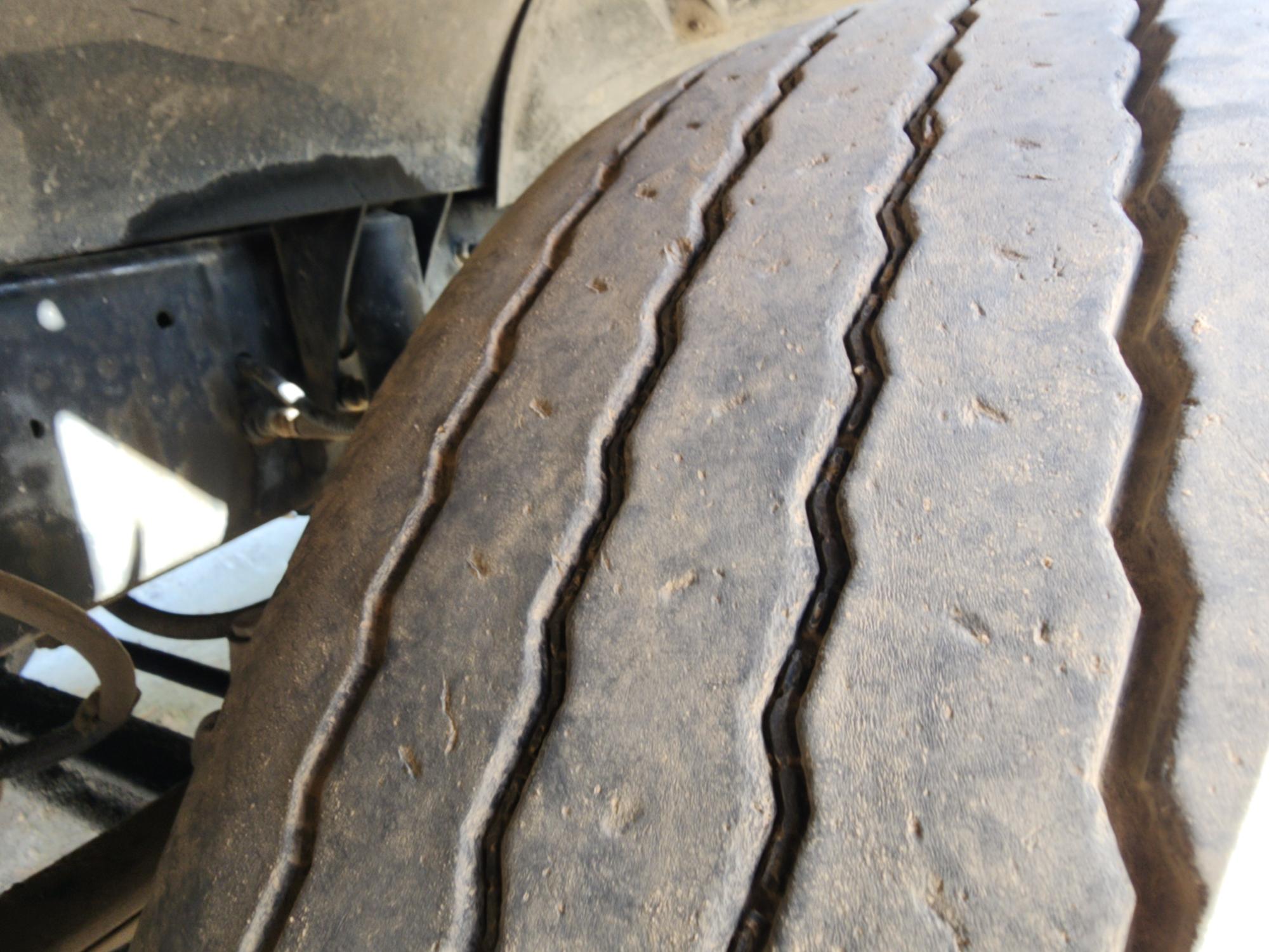 1999 FREIGHTLINER FL110 - Image 24