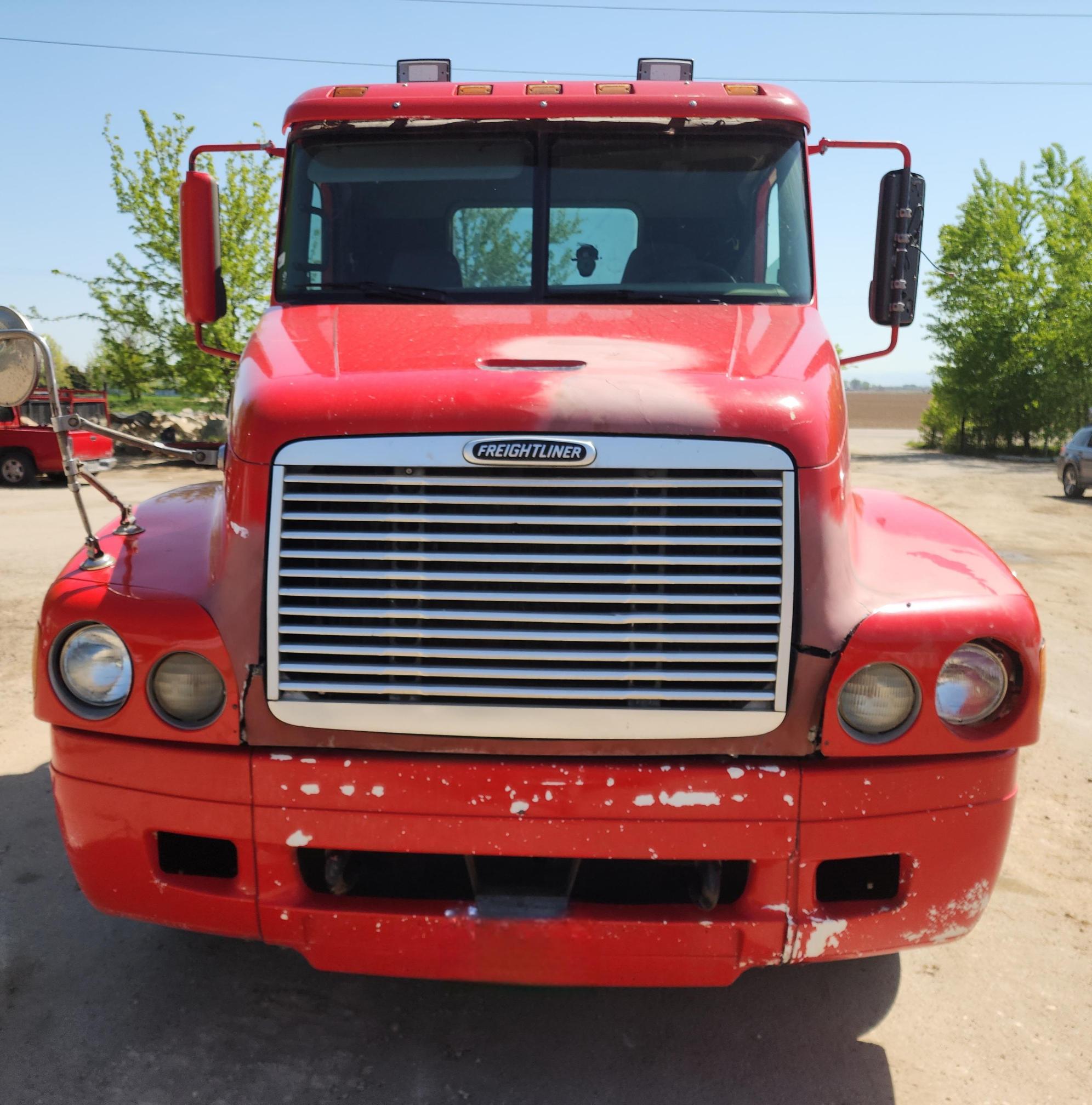 1999 FREIGHTLINER FL110 - Image 4