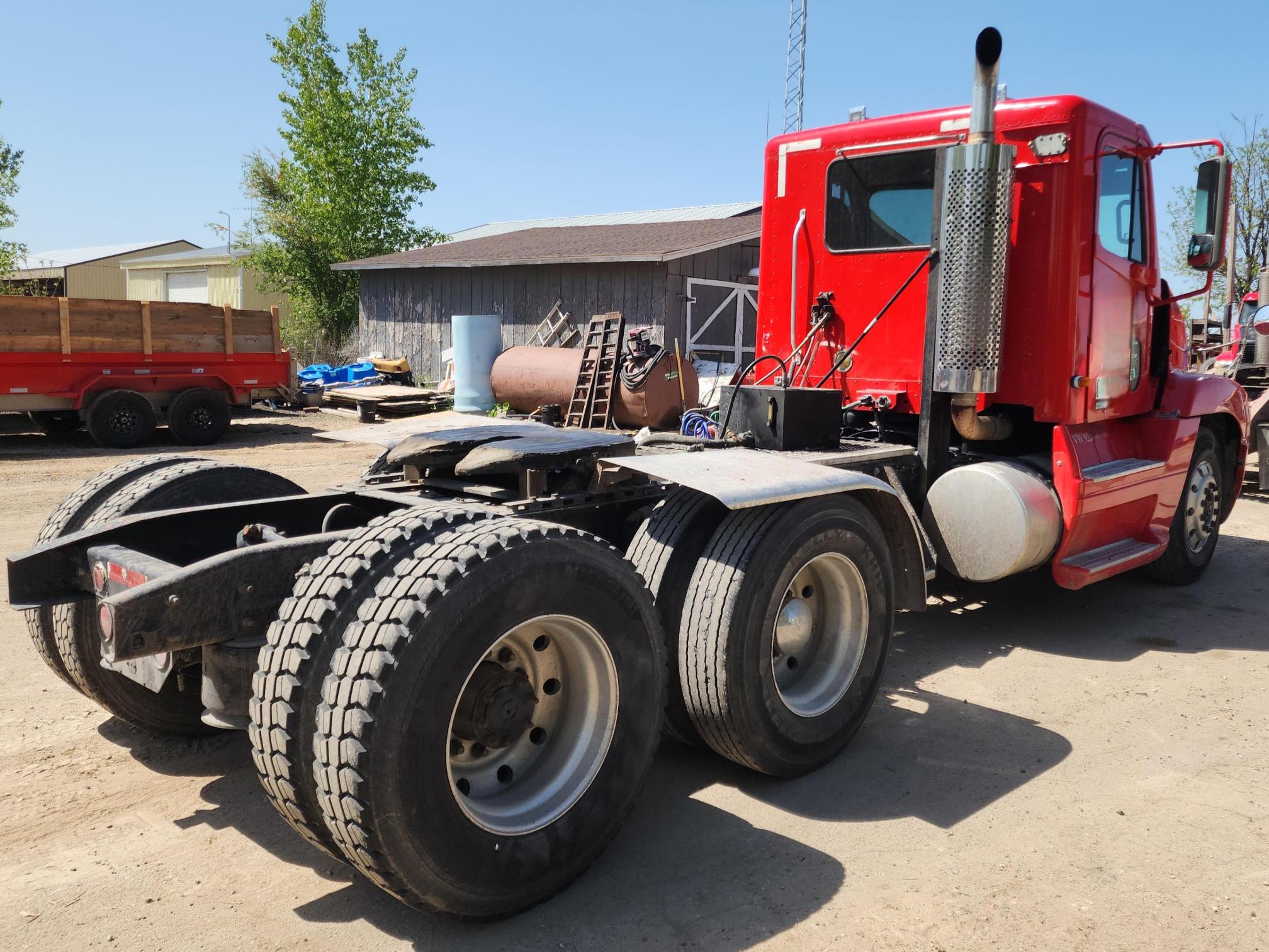 1999 FREIGHTLINER FL110 - view 7 of 44