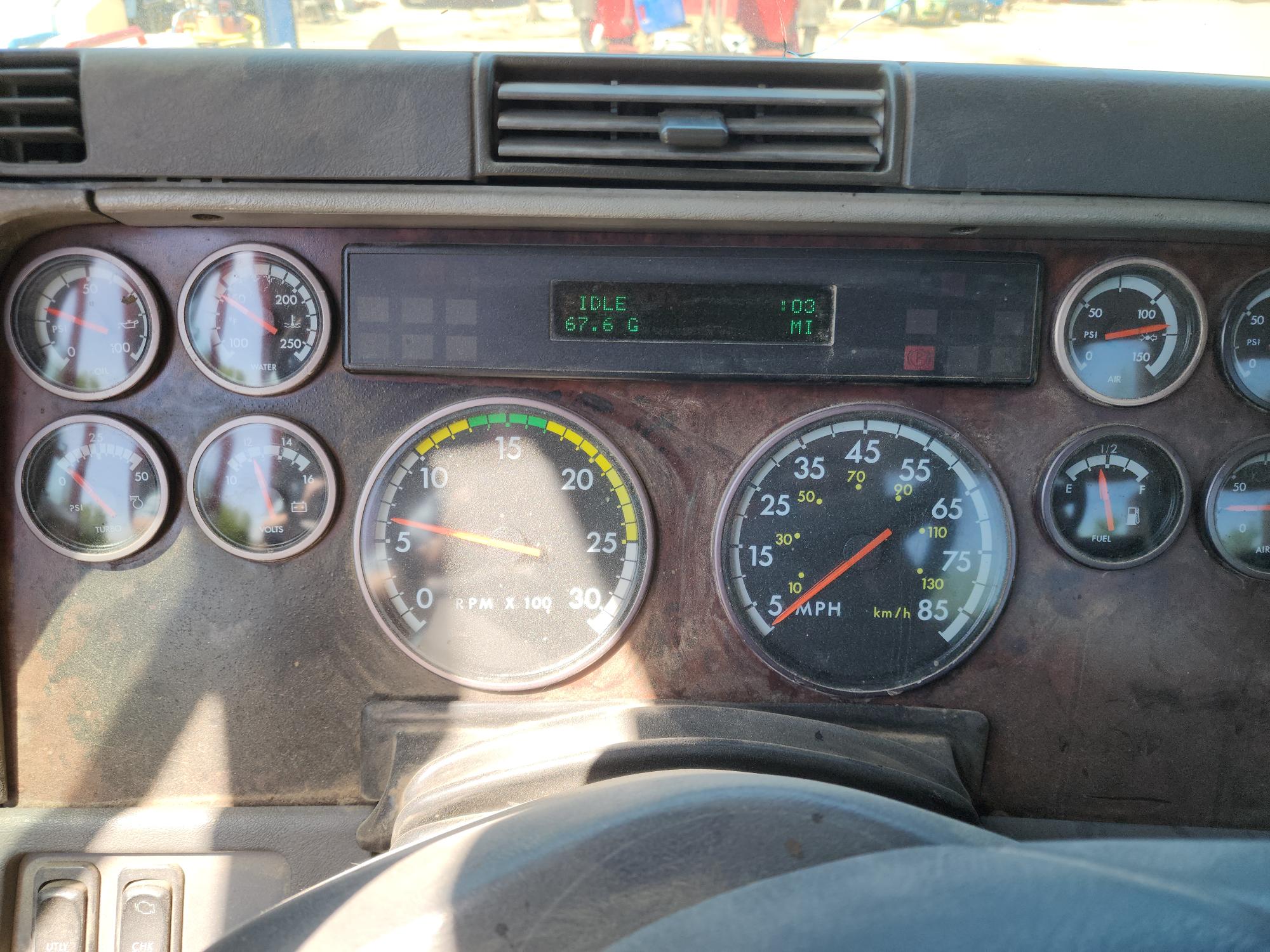 1999 FREIGHTLINER FL110 - view 9 of 44