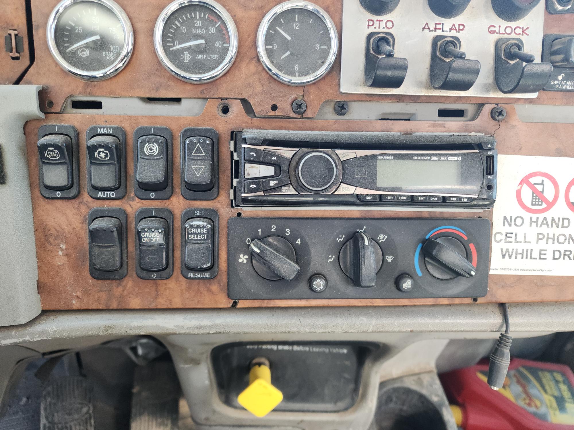 2007 PETERBILT 379 Super Dump HD - Image 13