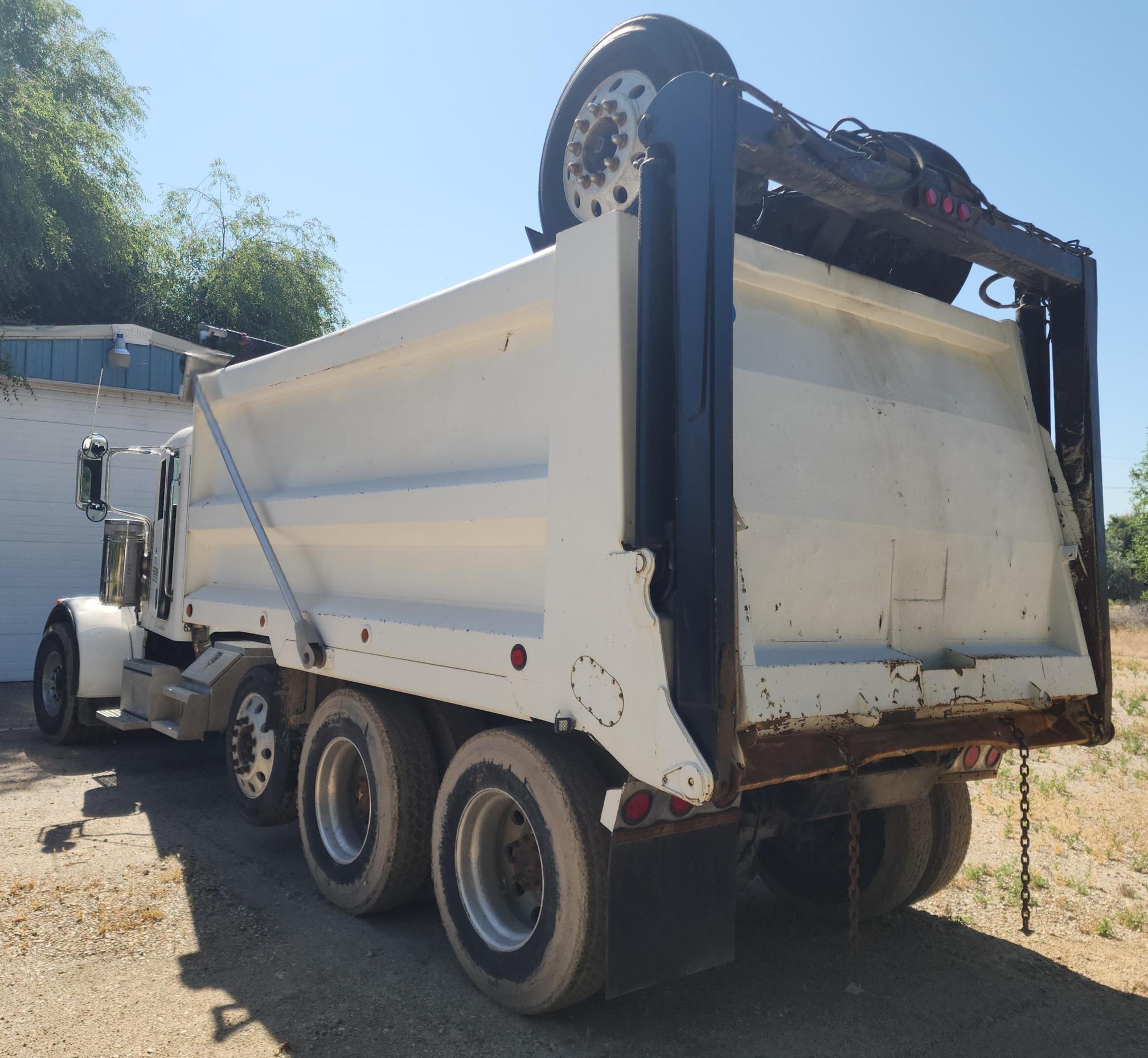 2007 PETERBILT 379 Super Dump HD - view 8 of 33