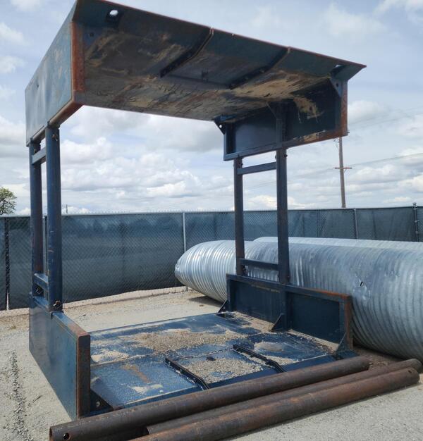 2014 GME 8' MANHOLE BOX