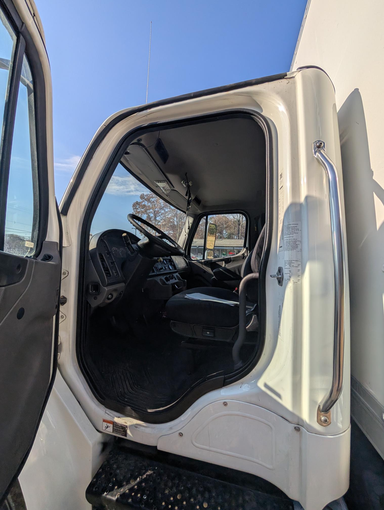 2017 FREIGHTLINER M2 106 - Image 11