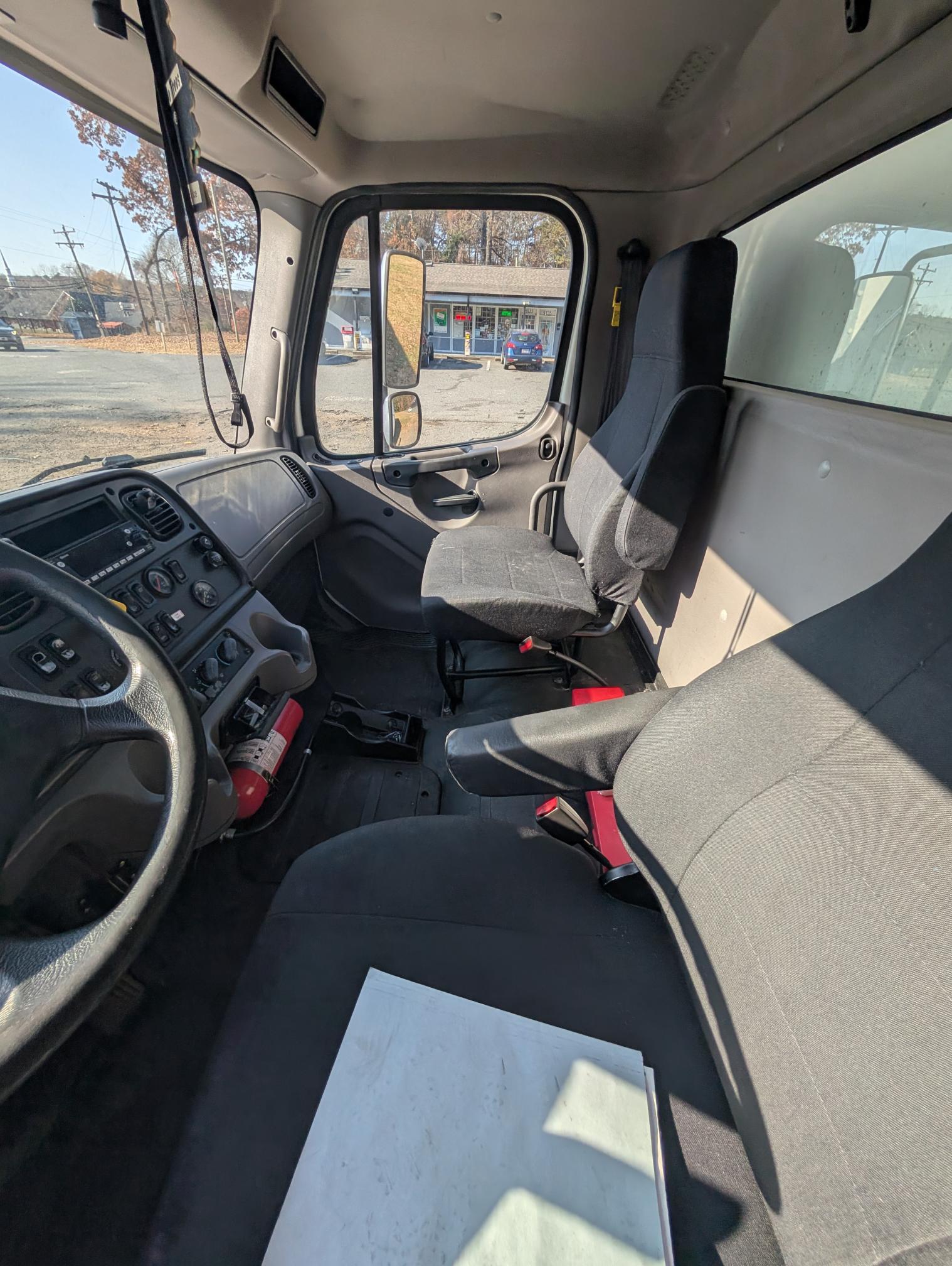 2017 FREIGHTLINER M2 106 - view 15 of 49