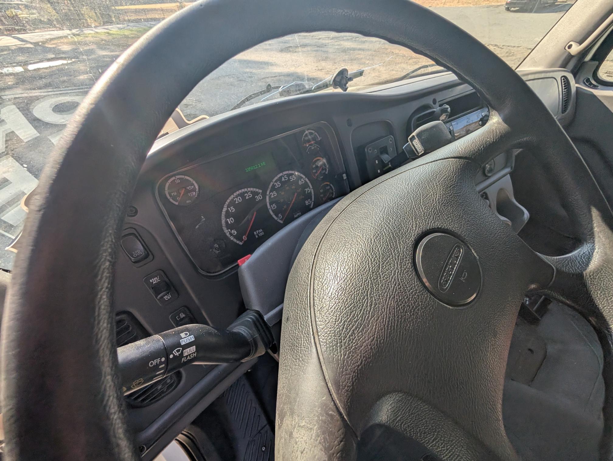 2017 FREIGHTLINER M2 106 - Image 21