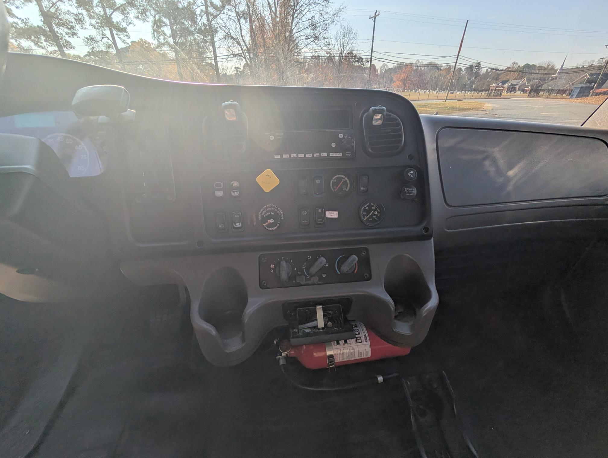 2017 FREIGHTLINER M2 106 - Image 23