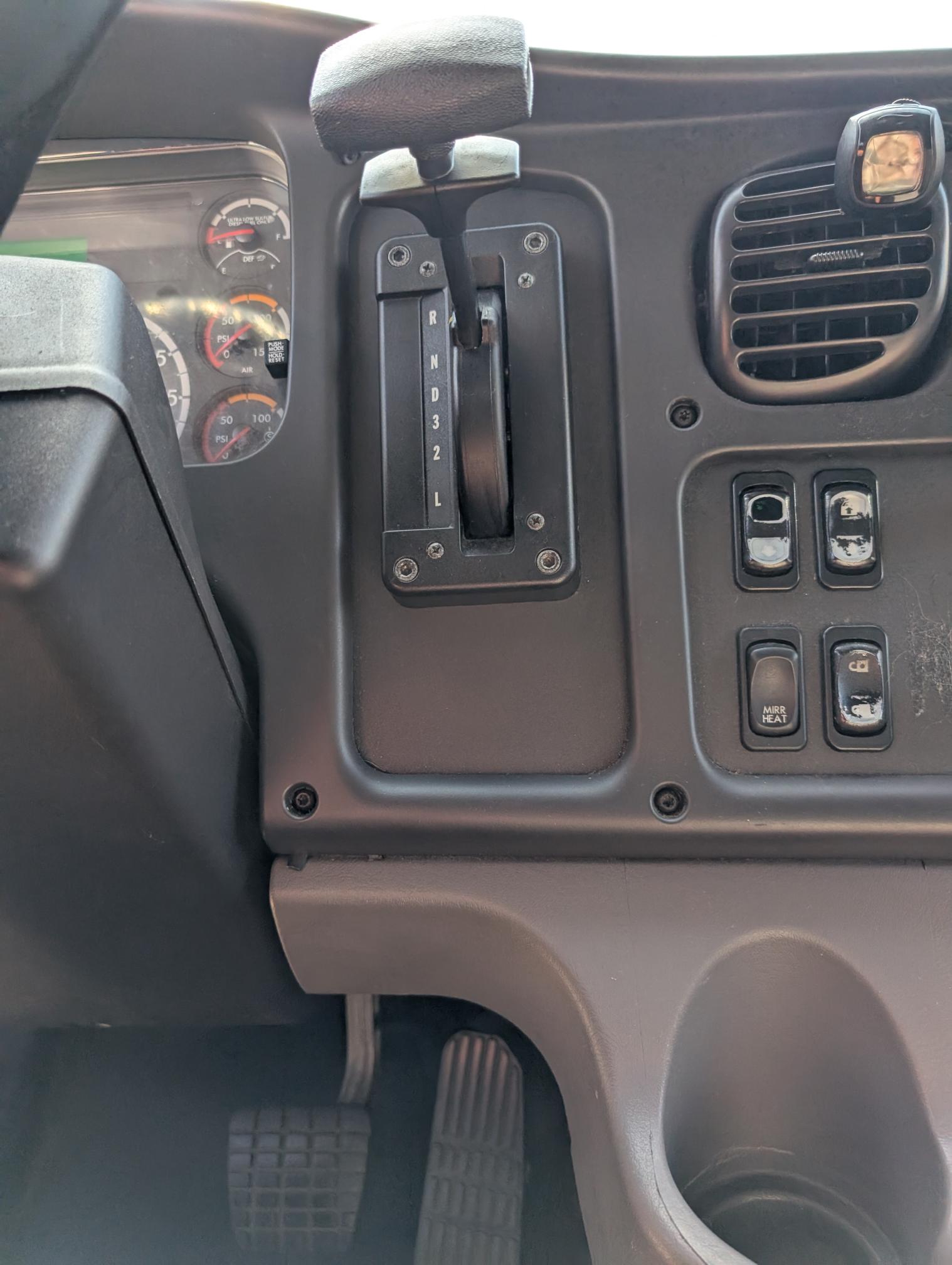 2017 FREIGHTLINER M2 106 - Image 25