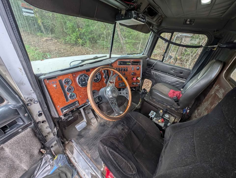 1996 INTERNATIONAL 9400 Tri Axle - Image 21