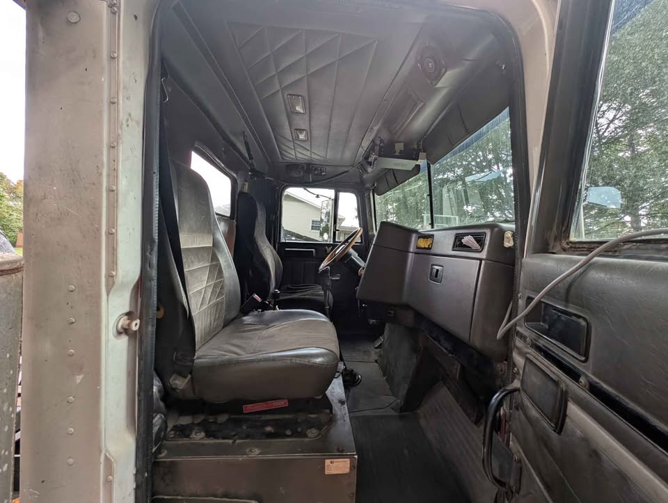 1996 INTERNATIONAL 9400 Tri Axle - Image 31