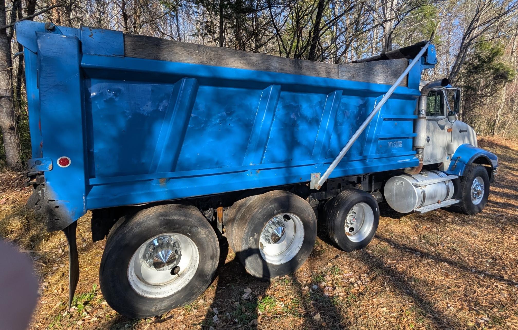1996 INTERNATIONAL 9400 Tri Axle - Image 2