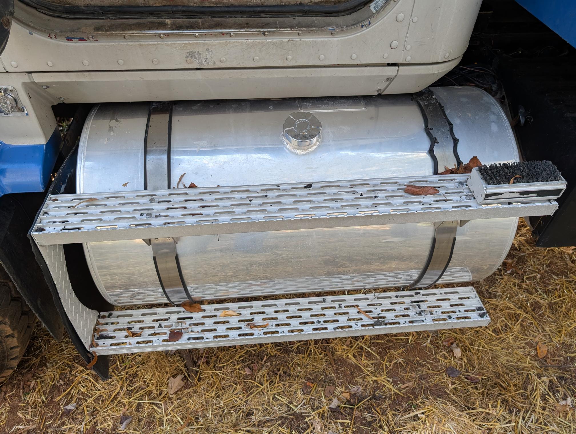 1996 INTERNATIONAL 9400 Tri Axle - Image 48